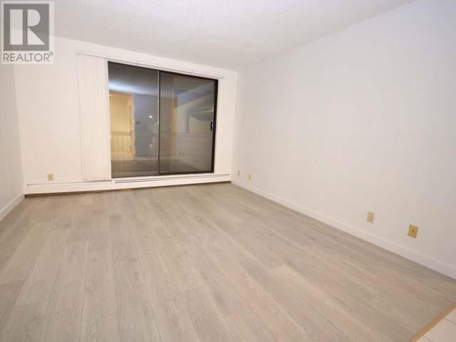 Listing Picture 4 of 20 : 315 8400 LANSDOWNE ROAD, Richmond / 烈治文 - 魯藝地產 Yvonne Lu Group - MLS Medallion Club Member