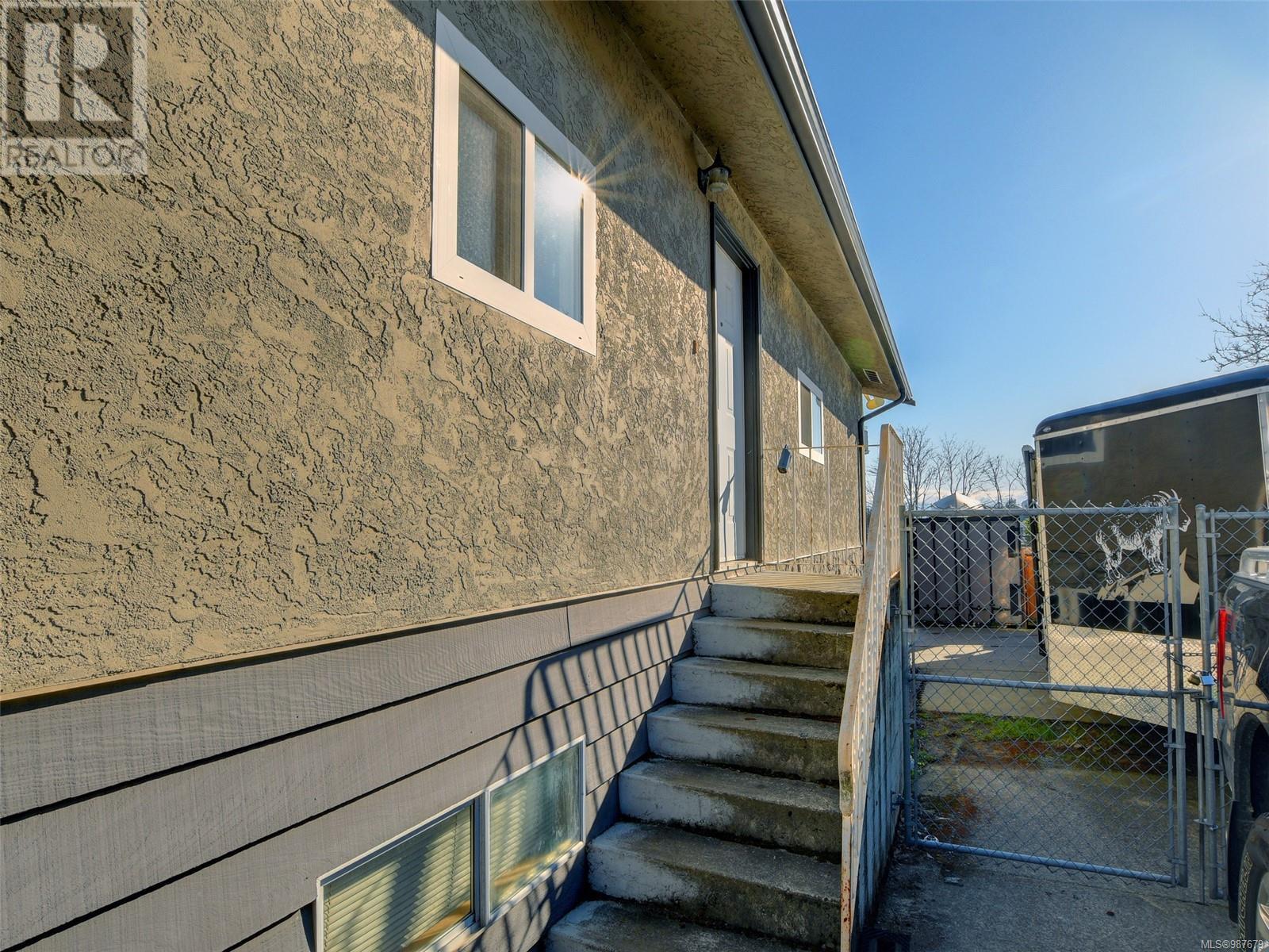 Property at 847 Admirals Rd image 5
