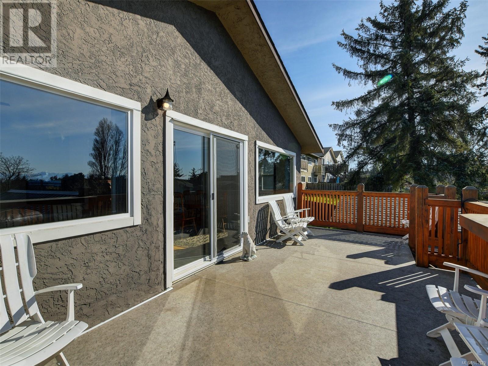 Property at 847 Admirals Rd image 3