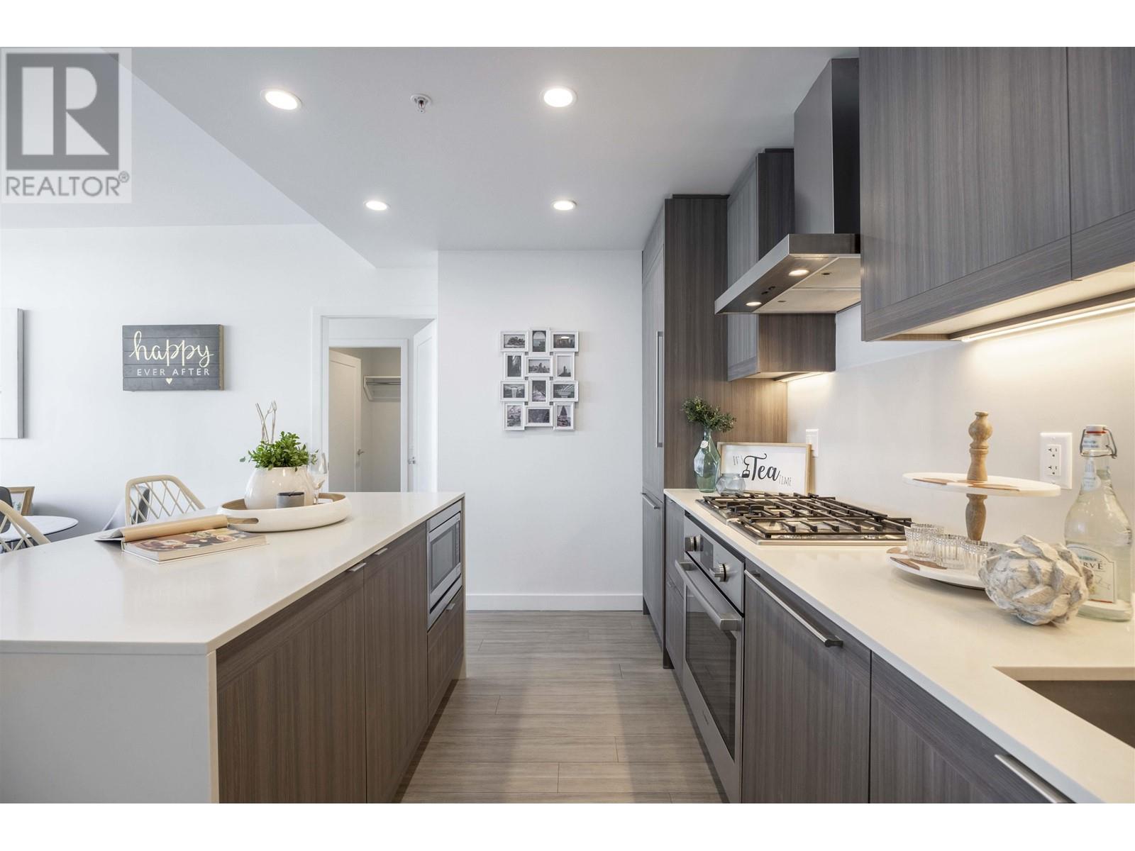 2702 2311 BETA AVENUE, burnaby, British Columbia