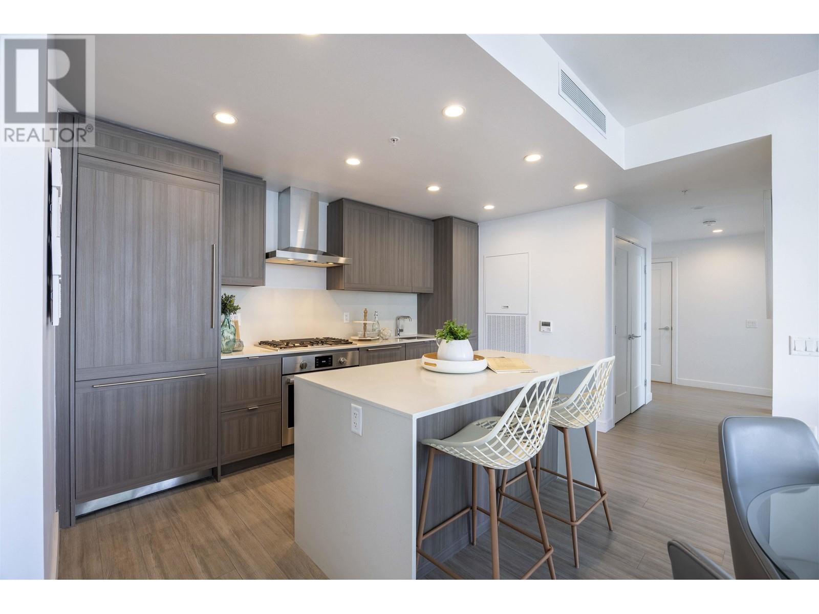 Listing Picture 2 of 28 : 2702 2311 BETA AVENUE, Burnaby / 本拿比 - 魯藝地產 Yvonne Lu Group - MLS Medallion Club Member