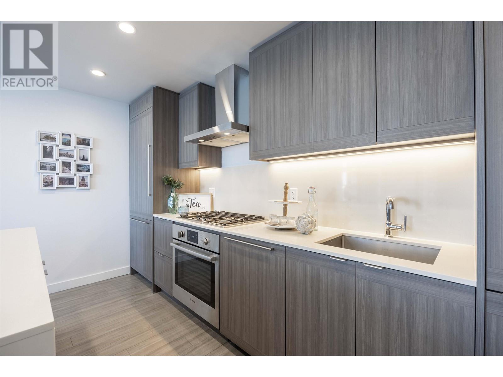 Listing Picture 4 of 28 : 2702 2311 BETA AVENUE, Burnaby / 本拿比 - 魯藝地產 Yvonne Lu Group - MLS Medallion Club Member