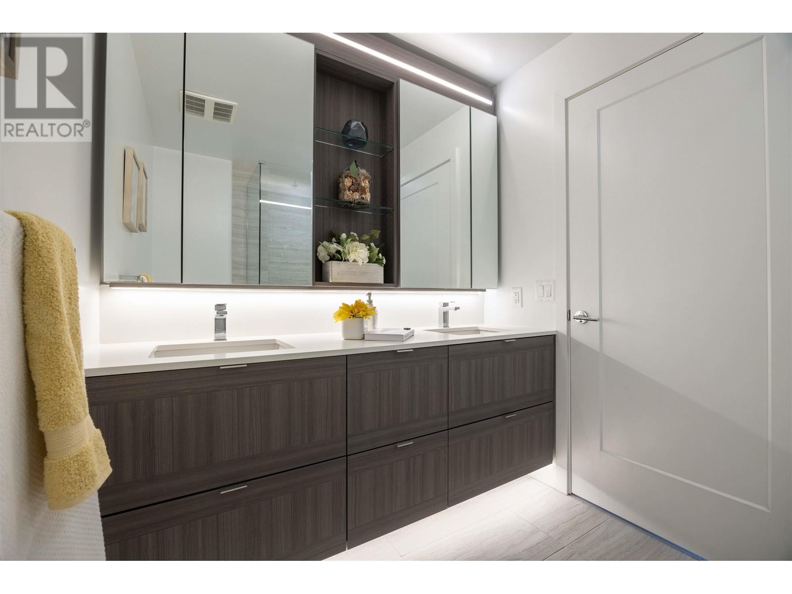 Listing Picture 12 of 28 : 2702 2311 BETA AVENUE, Burnaby / 本拿比 - 魯藝地產 Yvonne Lu Group - MLS Medallion Club Member