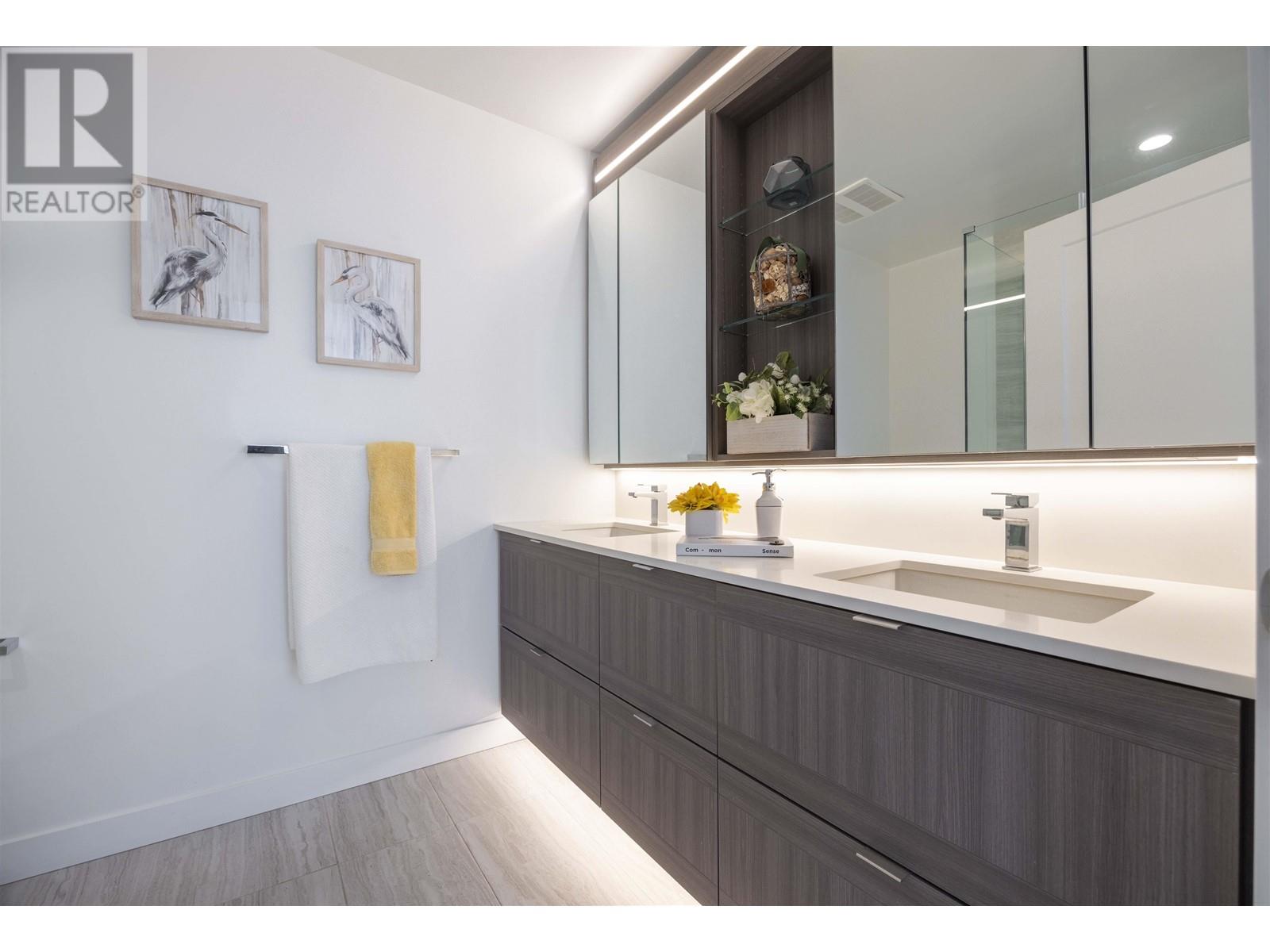 Listing Picture 11 of 28 : 2702 2311 BETA AVENUE, Burnaby / 本拿比 - 魯藝地產 Yvonne Lu Group - MLS Medallion Club Member