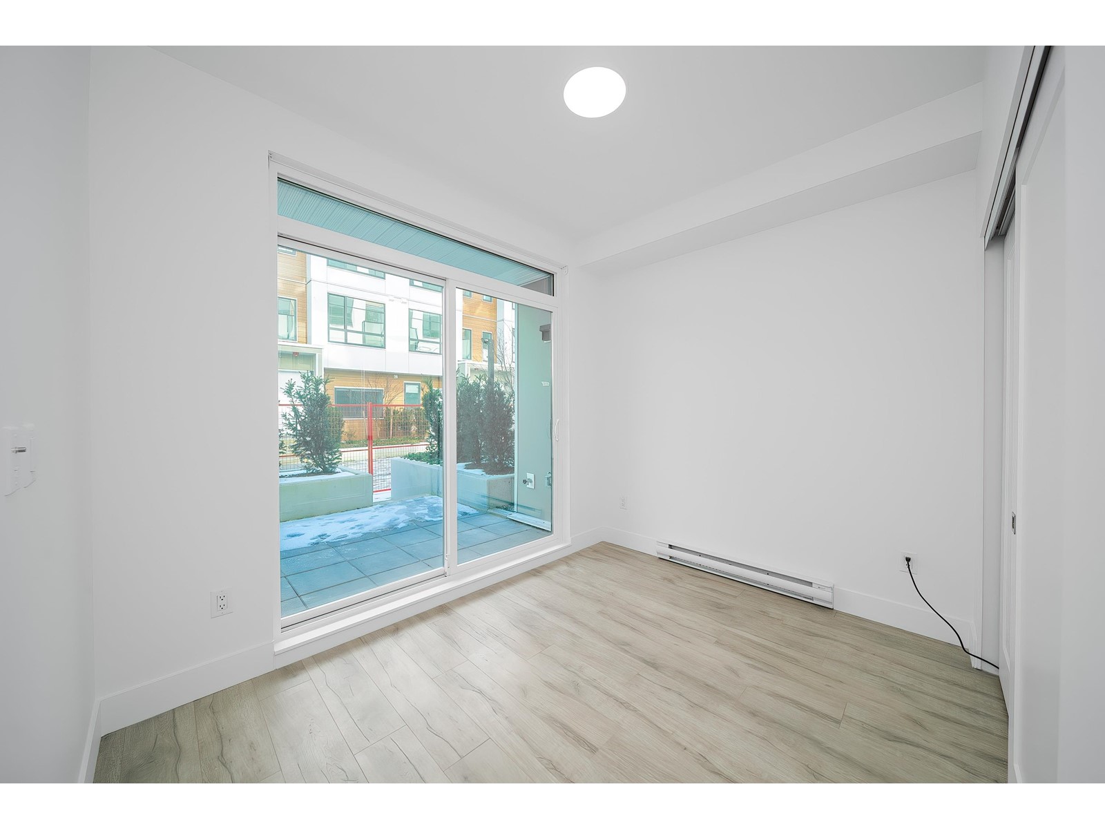113 6338 King George Blvd, Surrey, British Columbia  V3X 1E9 - Photo 8 - R2964842