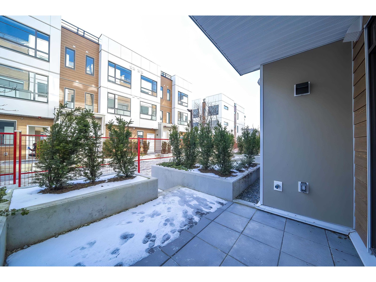 113 6338 King George Blvd, Surrey, British Columbia  V3X 1E9 - Photo 3 - R2964842