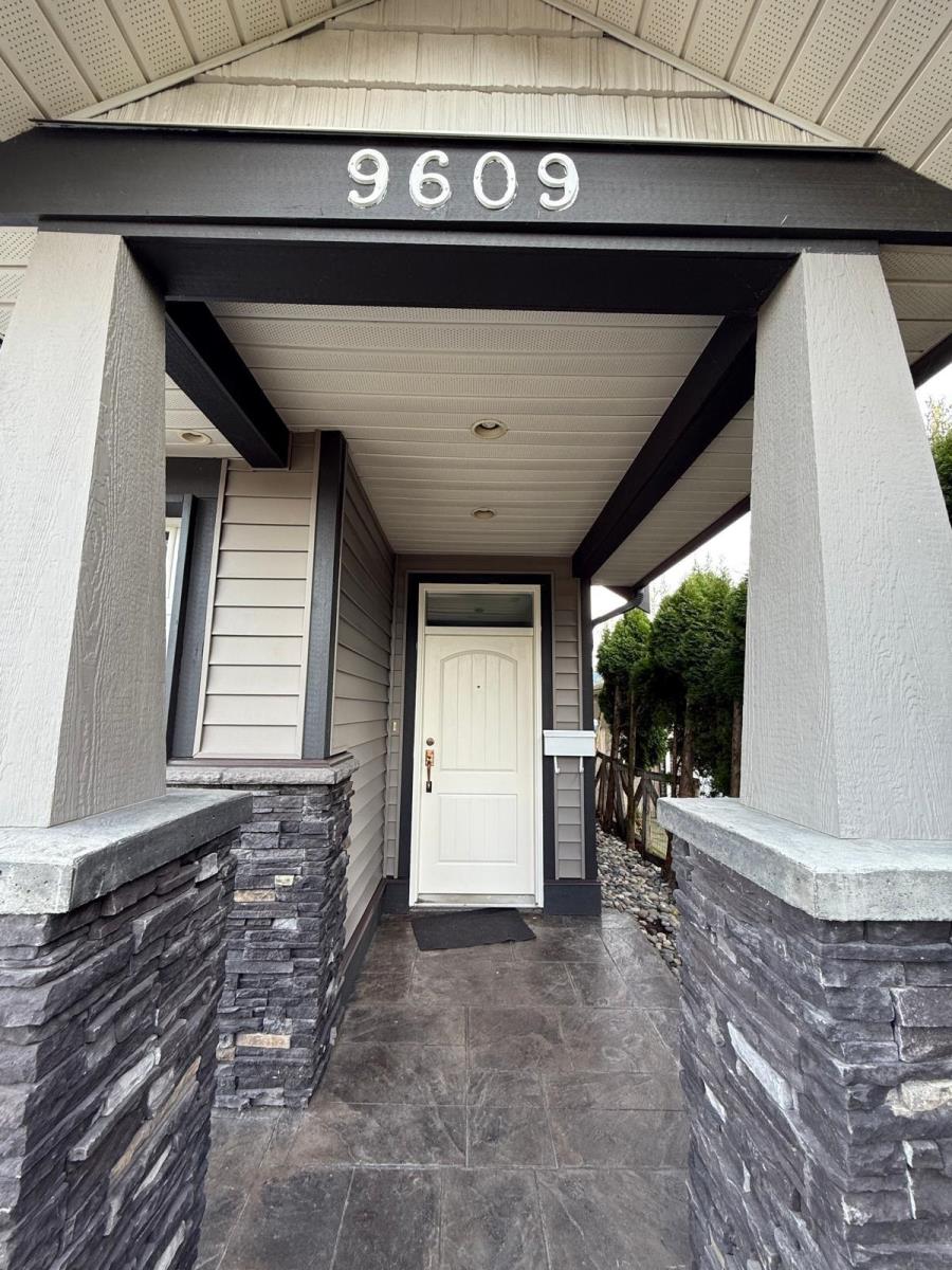 9609 St. David Street, Chilliwack Proper East, Chilliwack, British Columbia  V2P 5B5 - Photo 2 - R2967096