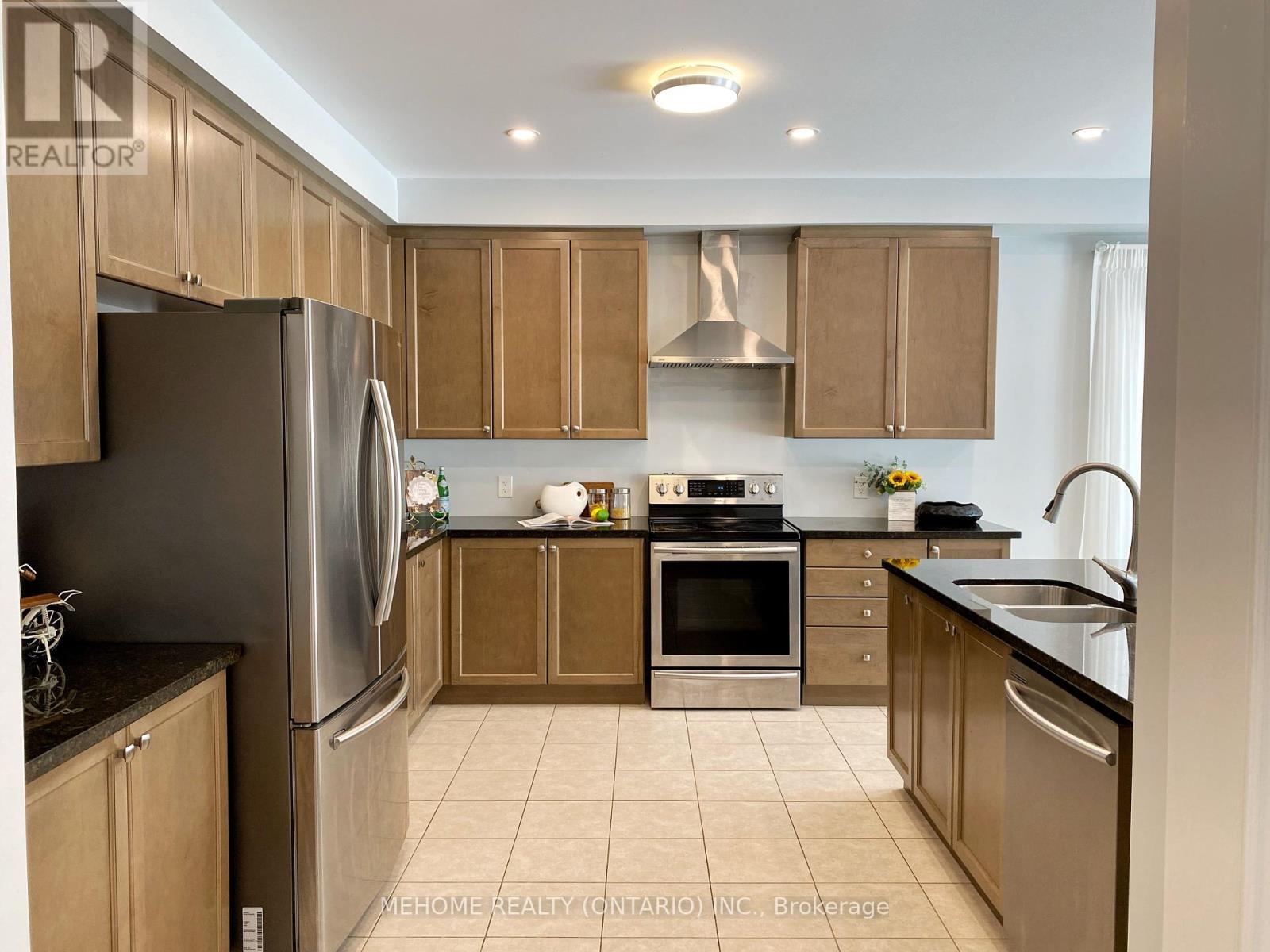 Property at 138 ROMANELLI CRESCENT image 3