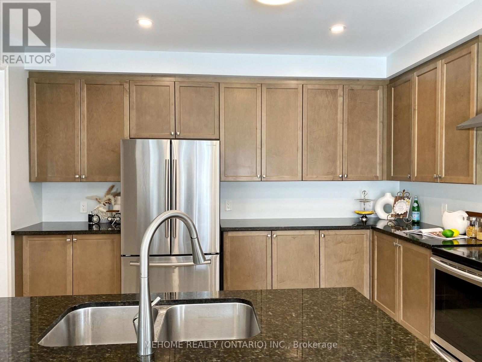 Property at 138 ROMANELLI CRESCENT image 4