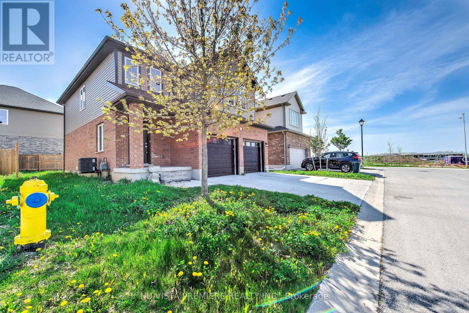 Property at 18 - 3560 SINGLETON AVENUE image 2