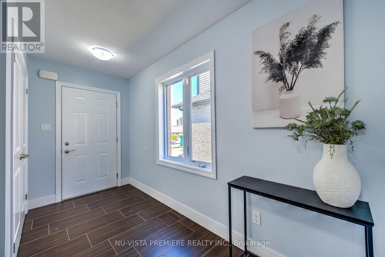Property at 18 - 3560 SINGLETON AVENUE image 5