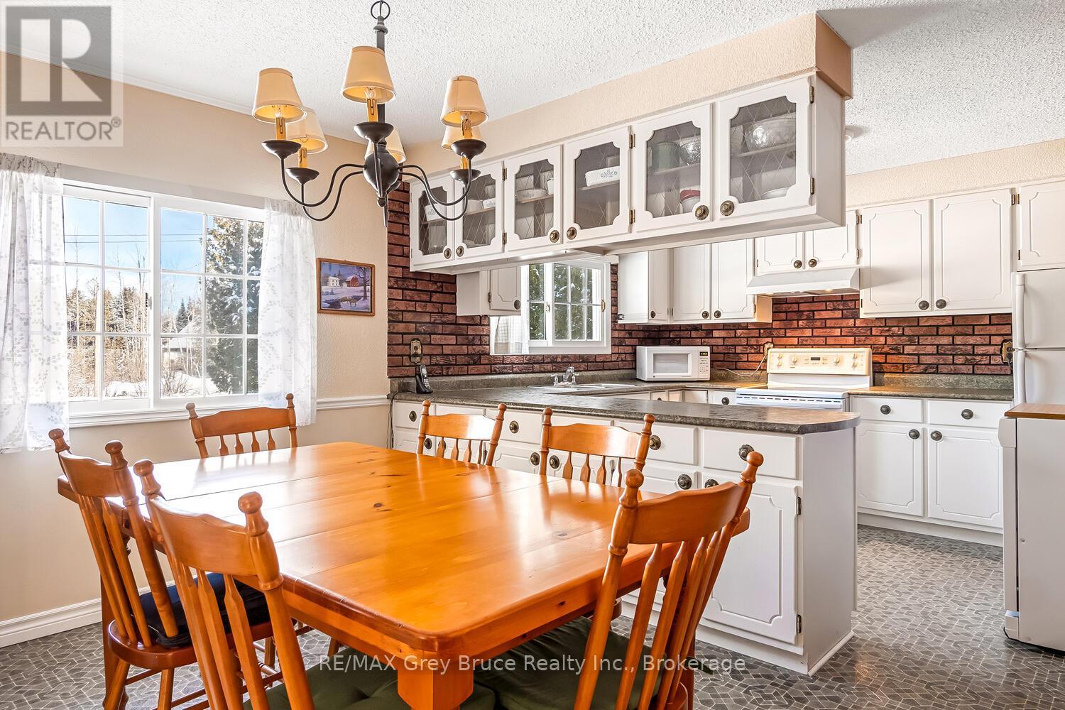 71 William Court, South Bruce Peninsula, Ontario  N0H 2T0 - Photo 10 - X11969632