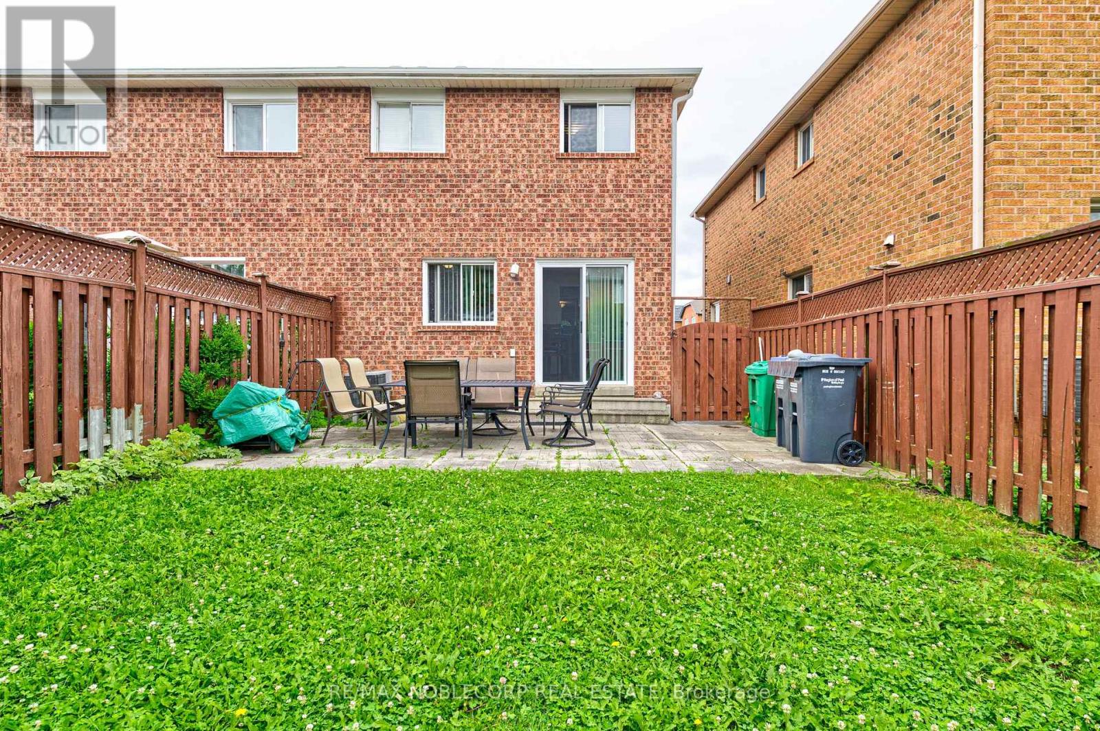 3925 Stoneham Way, Mississauga, Ontario  L5N 6Y6 - Photo 33 - W11974371