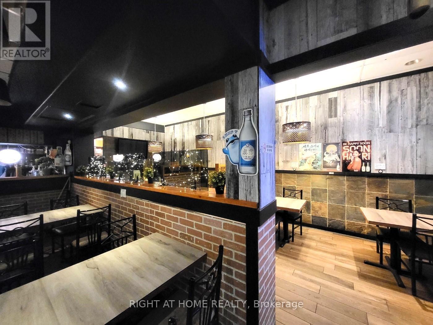 Property at 7 - 169 DUNDAS STREET E image 3