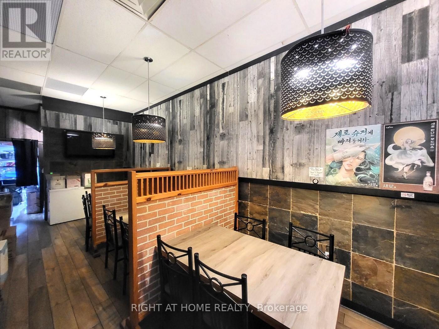 Property at 7 - 169 DUNDAS STREET E image 4