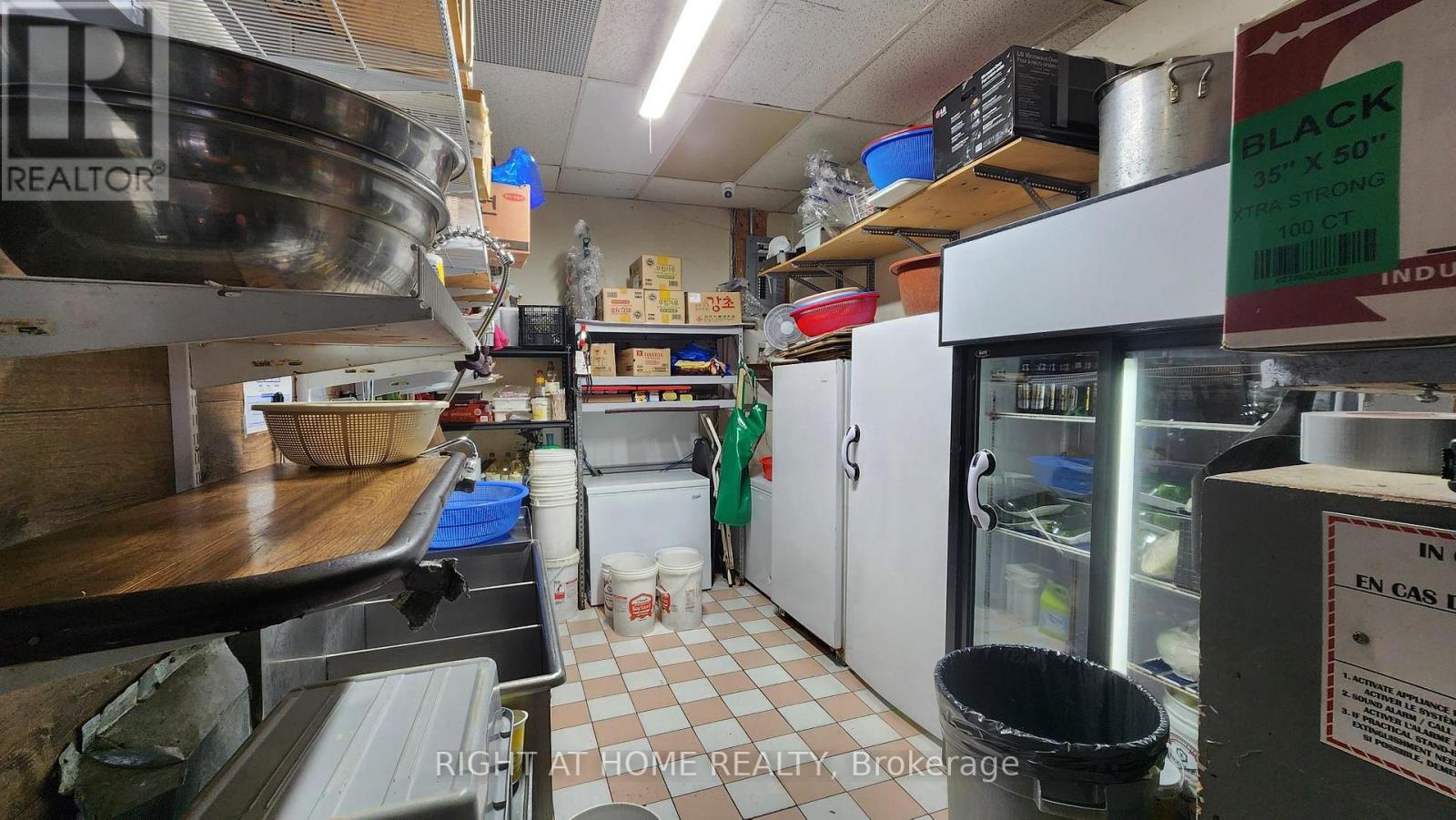 7 - 169 Dundas Street E, Mississauga, Ontario  L5A 1W8 - Photo 8 - W11974436