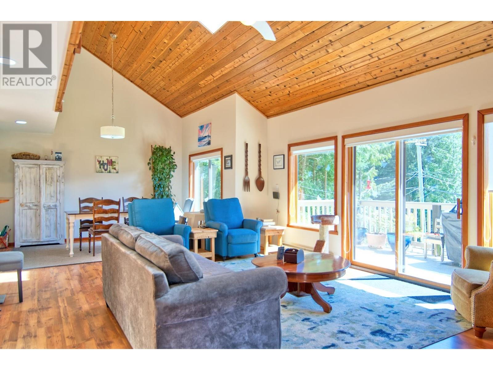 8096 Westwood Road, Halfmoon Bay, British Columbia  V0N 1Y1 - Photo 8 - R2966877