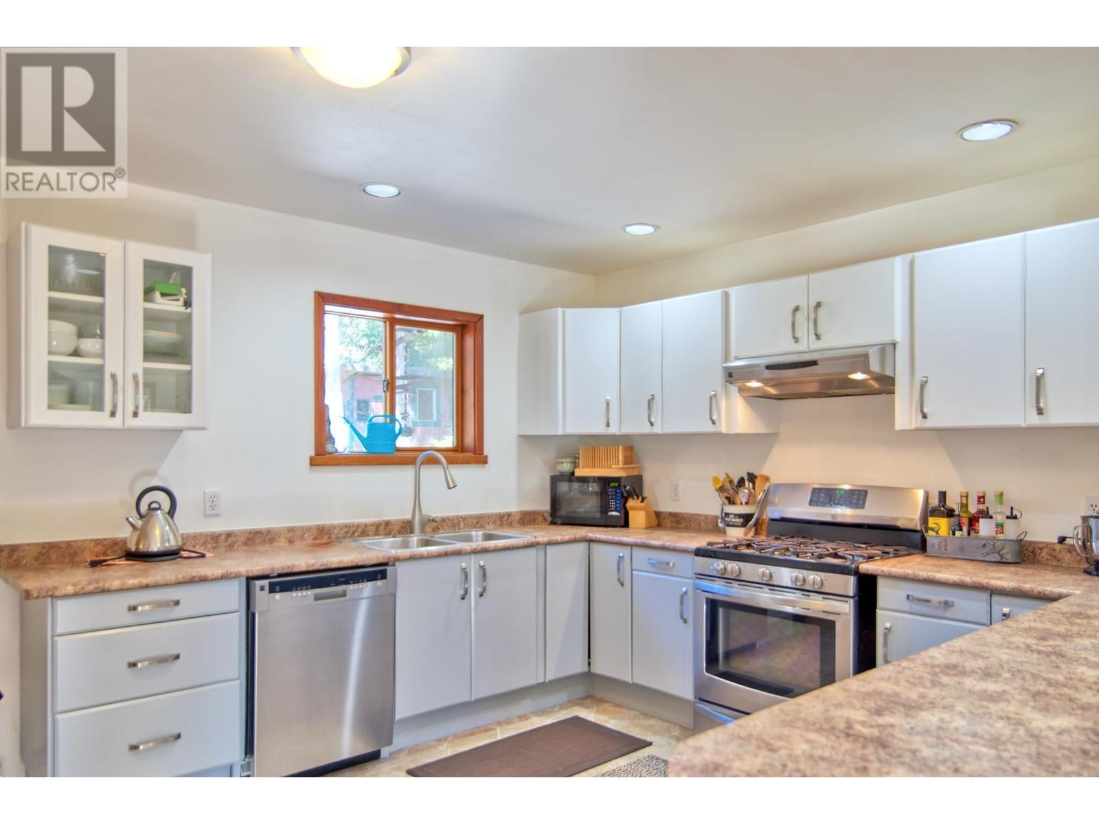 8096 Westwood Road, Halfmoon Bay, British Columbia  V0N 1Y1 - Photo 12 - R2966877