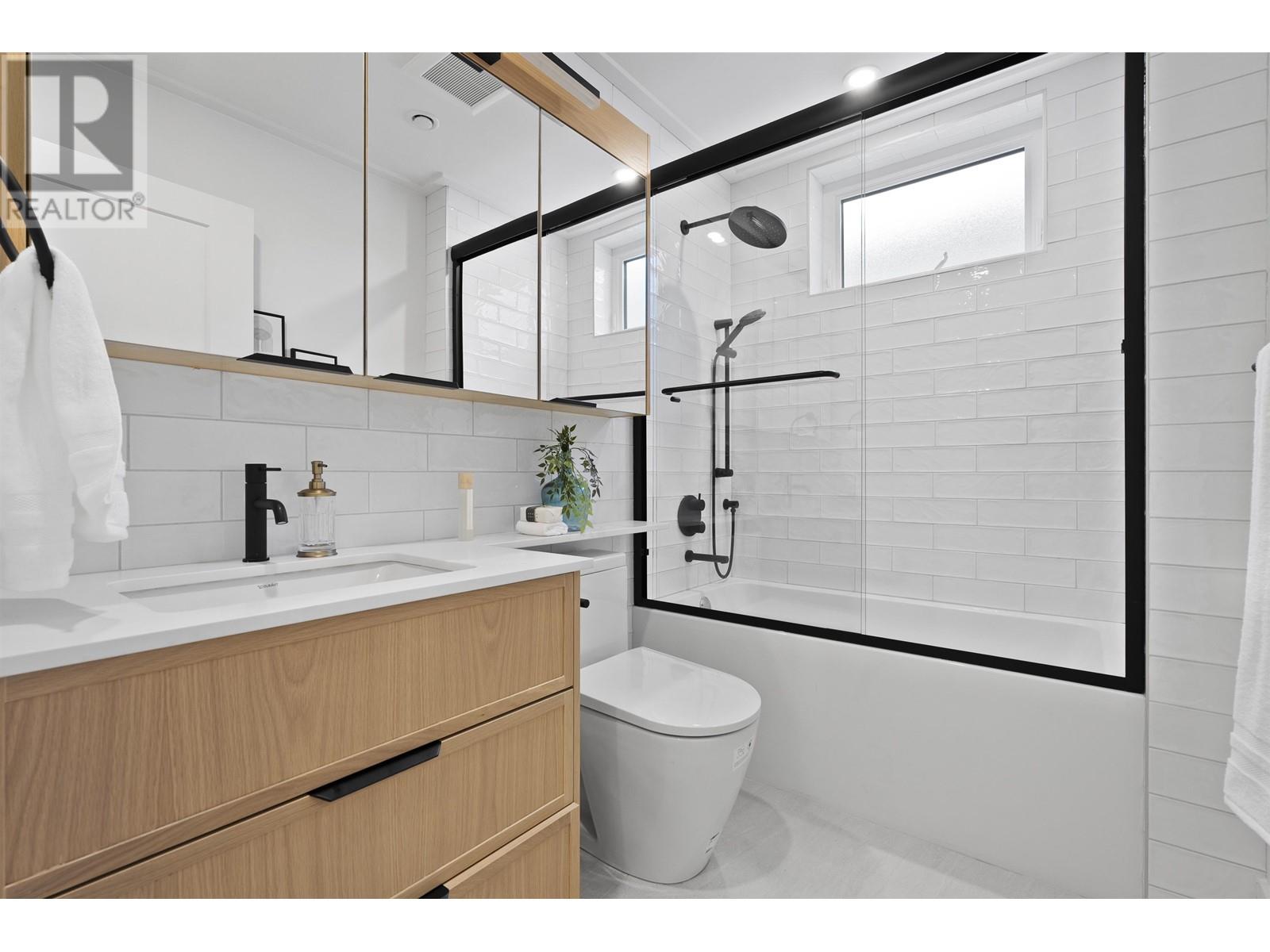 Listing Picture 32 of 40 : 1 4769 COMMERCIAL STREET, Vancouver / 溫哥華 - 魯藝地產 Yvonne Lu Group - MLS Medallion Club Member