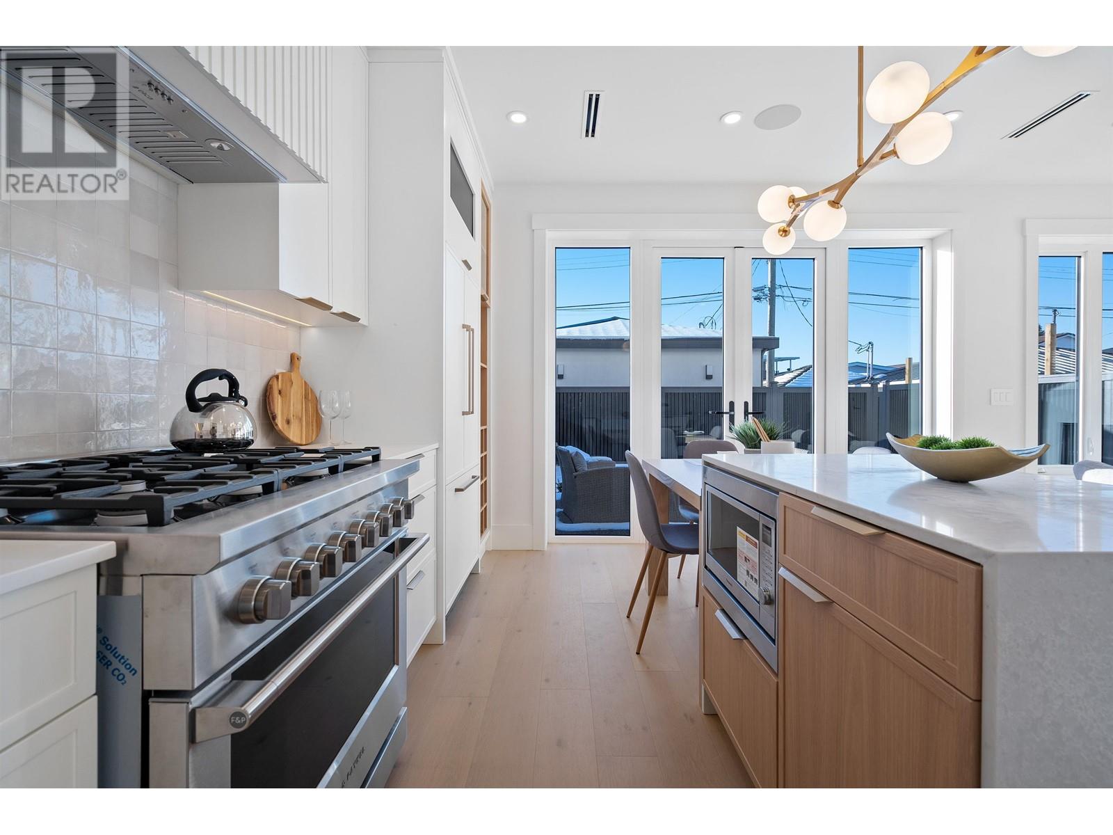 Listing Picture 11 of 40 : 2 4769 COMMERCIAL STREET, Vancouver / 溫哥華 - 魯藝地產 Yvonne Lu Group - MLS Medallion Club Member