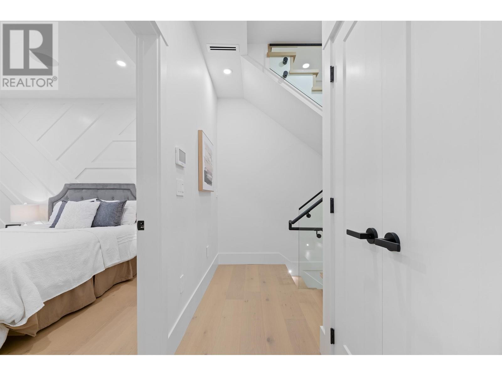 Listing Picture 29 of 40 : 2 4769 COMMERCIAL STREET, Vancouver / 溫哥華 - 魯藝地產 Yvonne Lu Group - MLS Medallion Club Member