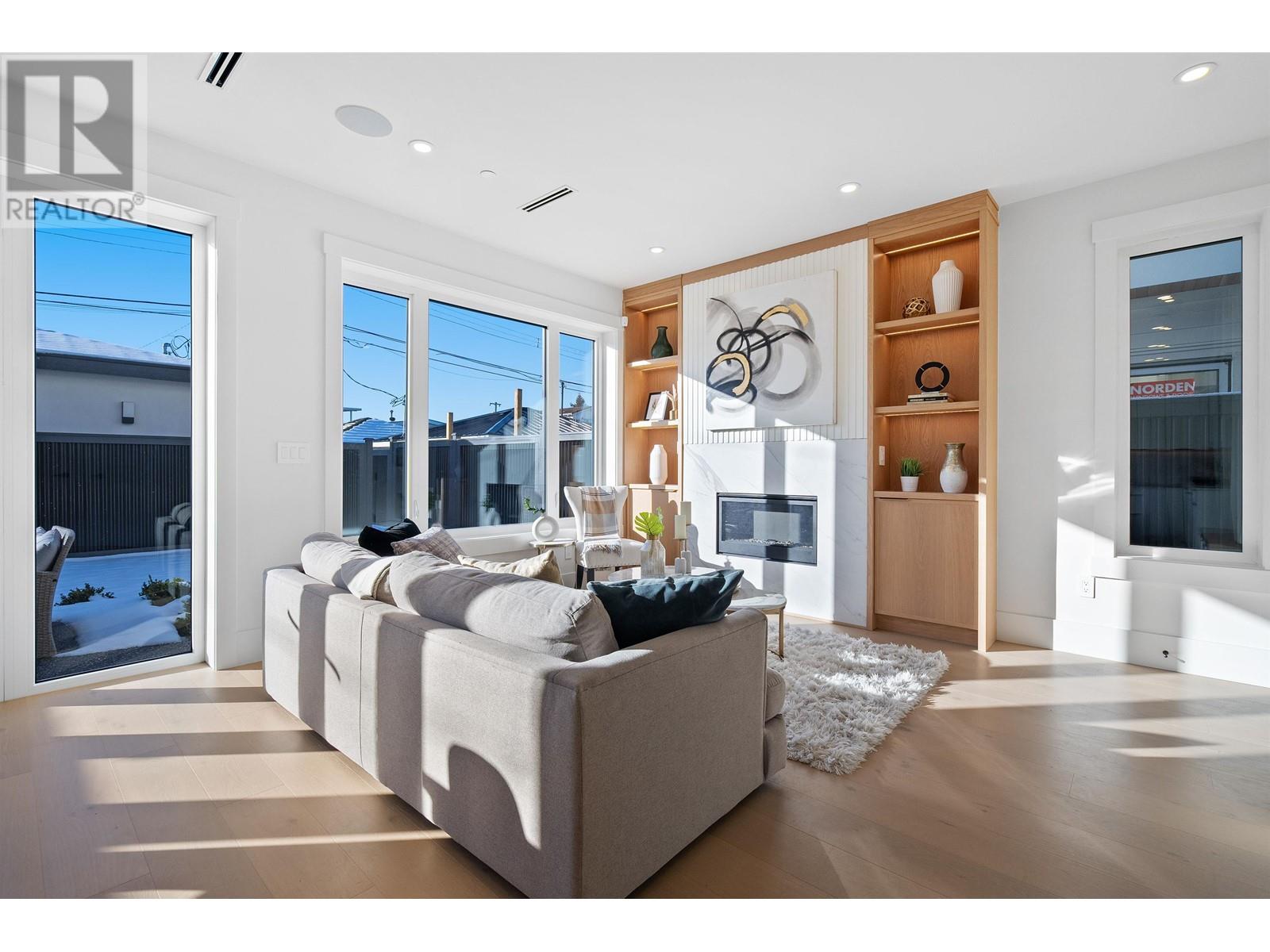 Listing Picture 5 of 40 : 2 4769 COMMERCIAL STREET, Vancouver / 溫哥華 - 魯藝地產 Yvonne Lu Group - MLS Medallion Club Member