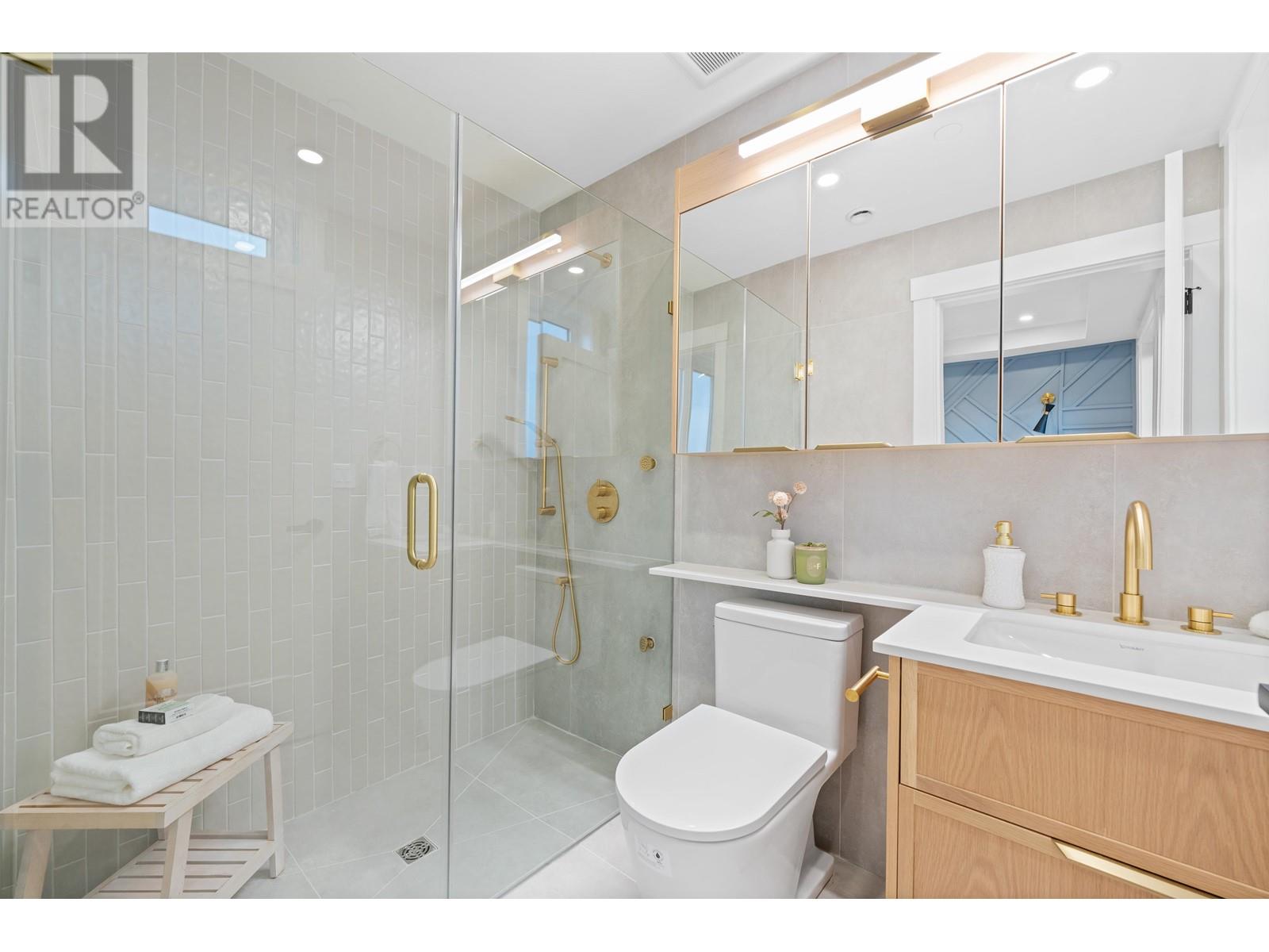 Listing Picture 25 of 40 : 2 4769 COMMERCIAL STREET, Vancouver / 溫哥華 - 魯藝地產 Yvonne Lu Group - MLS Medallion Club Member