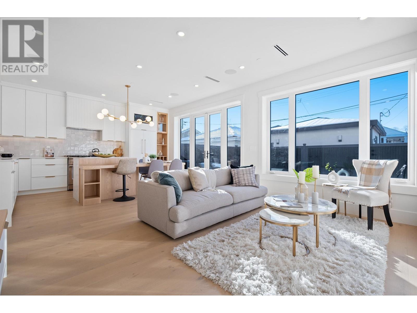 Listing Picture 3 of 40 : 2 4769 COMMERCIAL STREET, Vancouver / 溫哥華 - 魯藝地產 Yvonne Lu Group - MLS Medallion Club Member