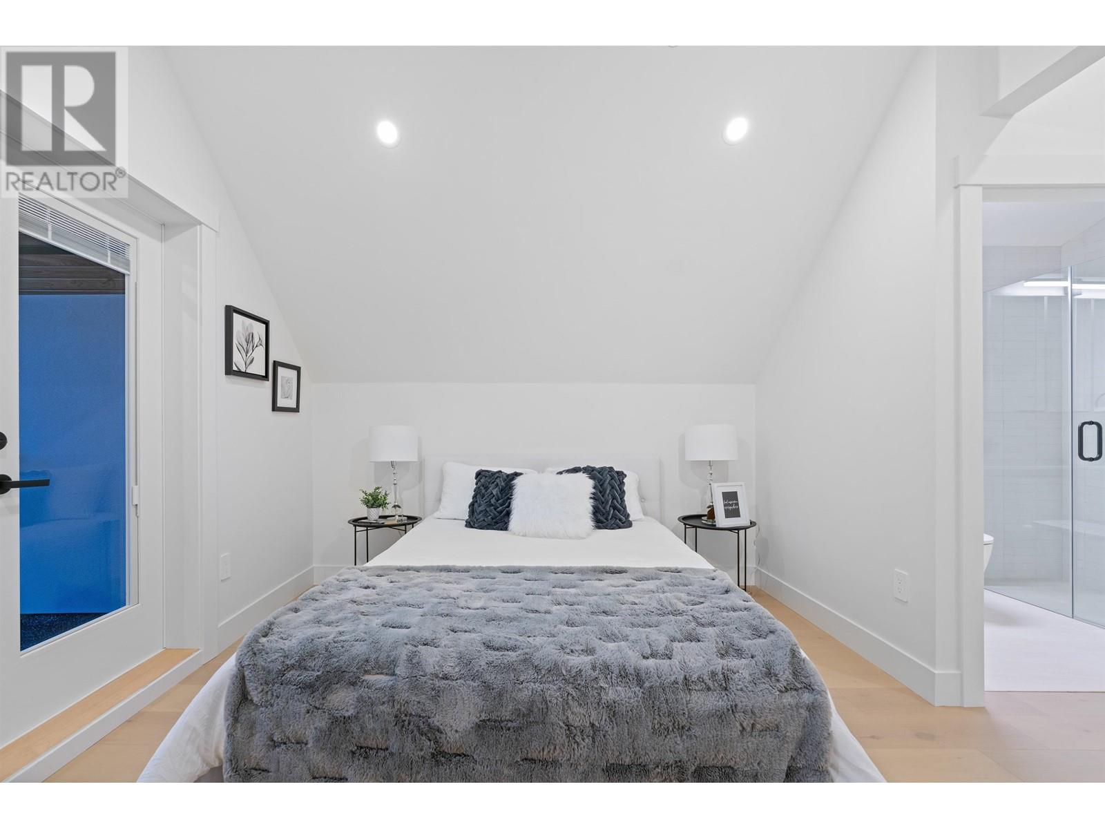 Listing Picture 38 of 40 : 2 4769 COMMERCIAL STREET, Vancouver / 溫哥華 - 魯藝地產 Yvonne Lu Group - MLS Medallion Club Member