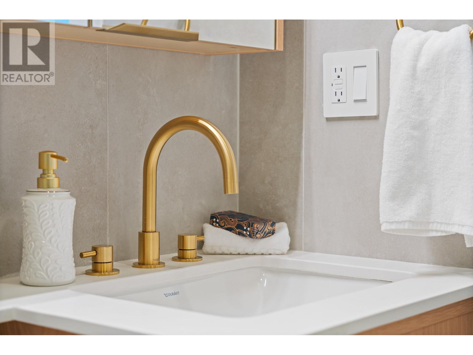 Listing Picture 26 of 40 : 2 4769 COMMERCIAL STREET, Vancouver / 溫哥華 - 魯藝地產 Yvonne Lu Group - MLS Medallion Club Member