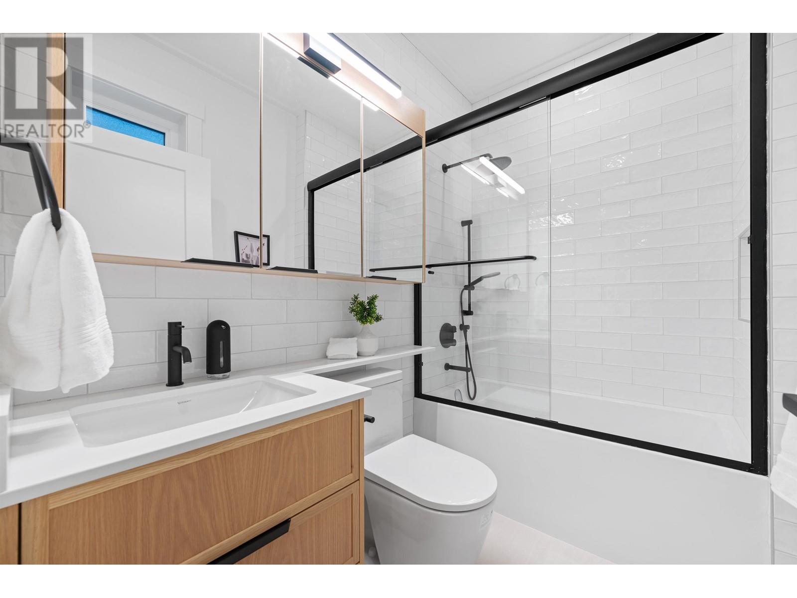 Listing Picture 34 of 40 : 2 4769 COMMERCIAL STREET, Vancouver / 溫哥華 - 魯藝地產 Yvonne Lu Group - MLS Medallion Club Member