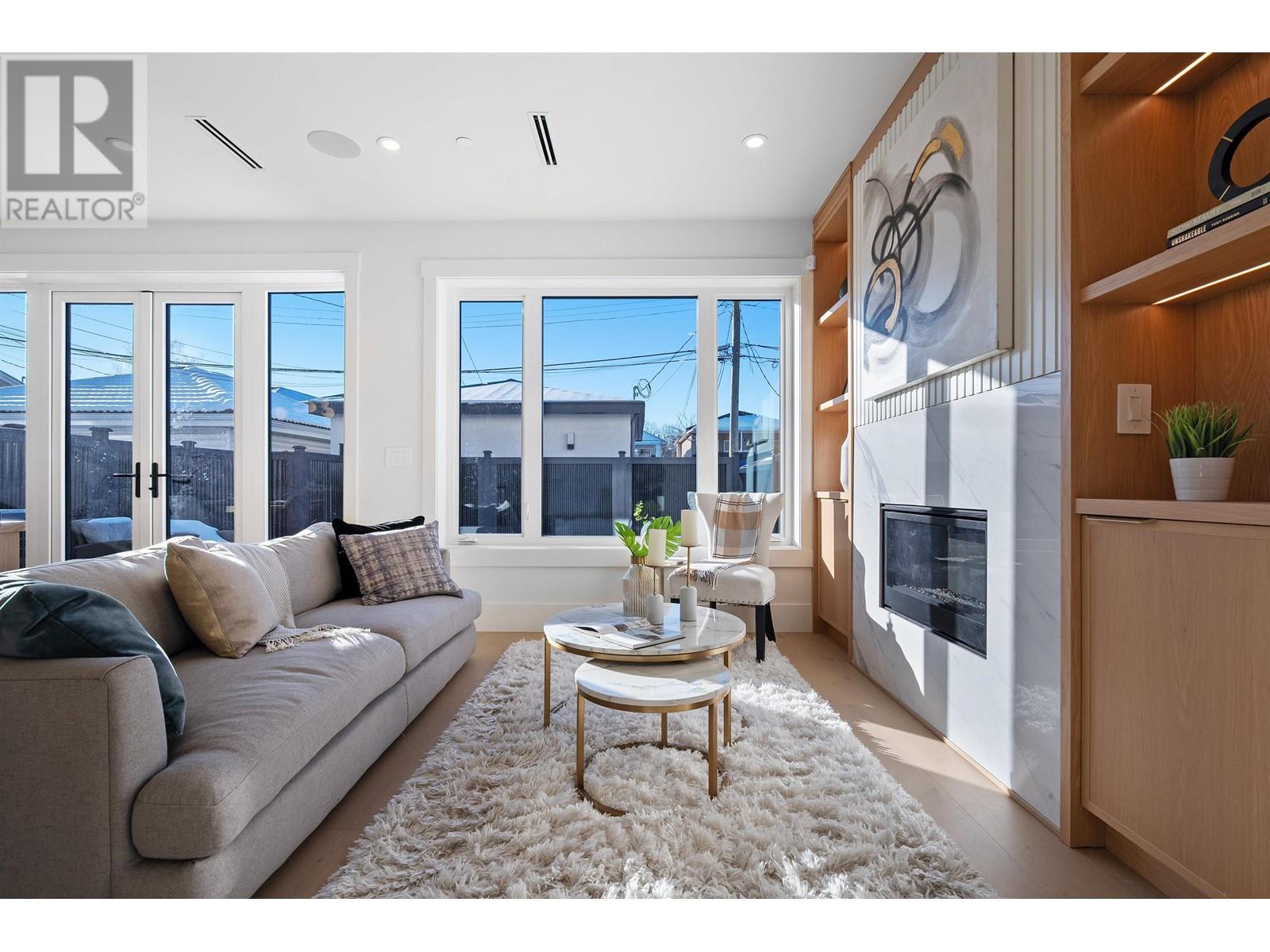 Listing Picture 4 of 40 : 2 4769 COMMERCIAL STREET, Vancouver / 溫哥華 - 魯藝地產 Yvonne Lu Group - MLS Medallion Club Member