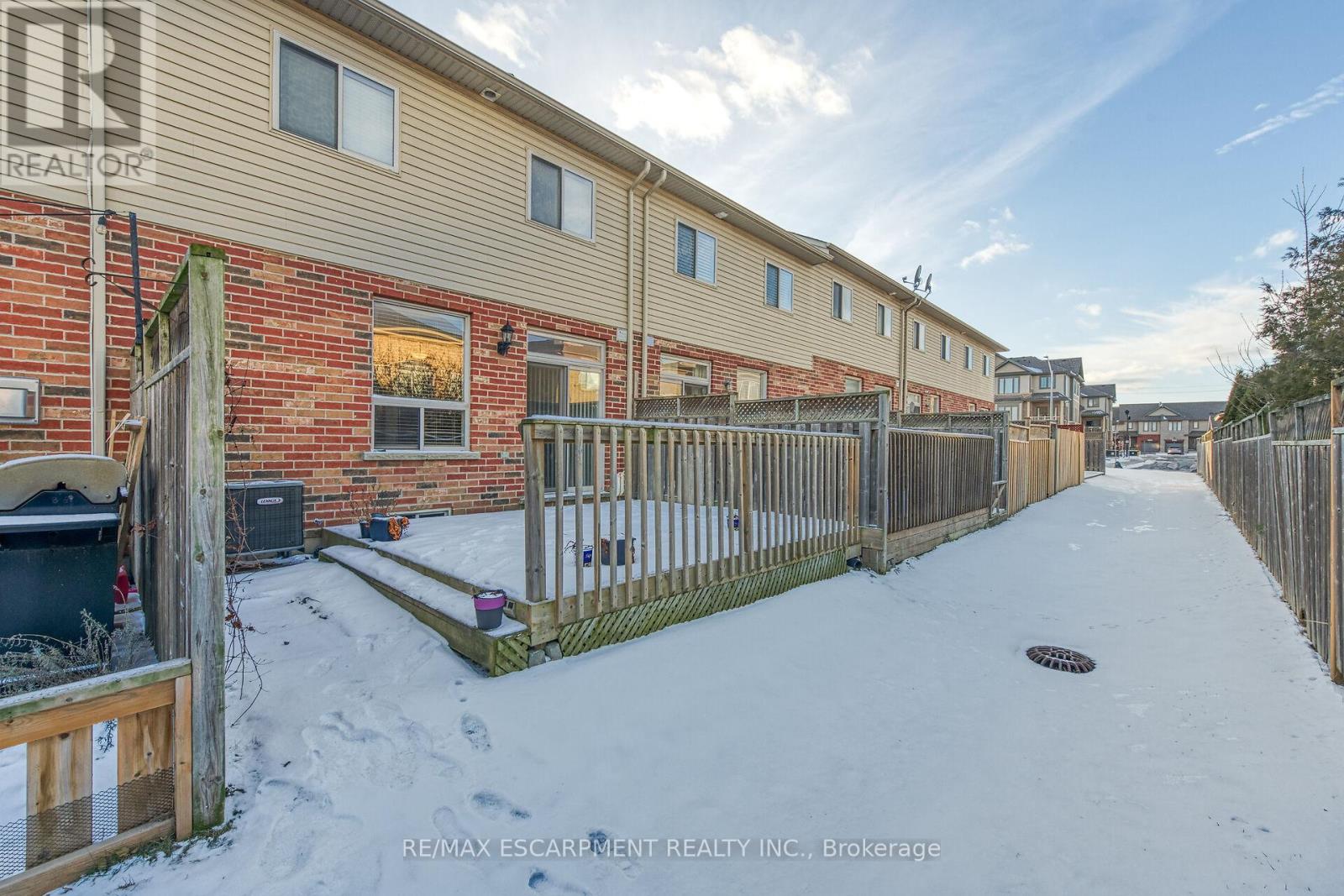 12 Marina Point Crescent, Hamilton, Ontario  L8E 0E4 - Photo 7 - X11967628