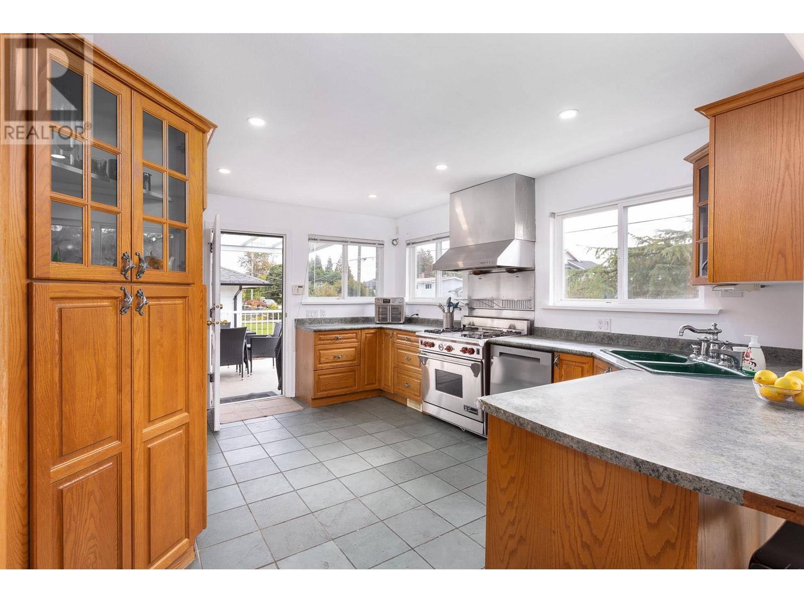 1415 Cornell Avenue, Coquitlam, British Columbia  V3J 2Z8 - Photo 13 - R2954554