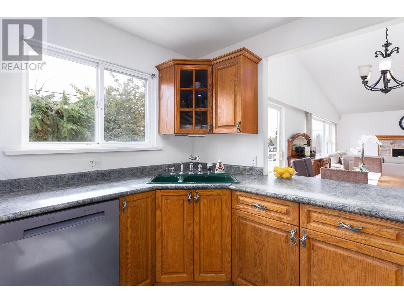 1415 Cornell Avenue, Coquitlam, British Columbia  V3J 2Z8 - Photo 15 - R2954554
