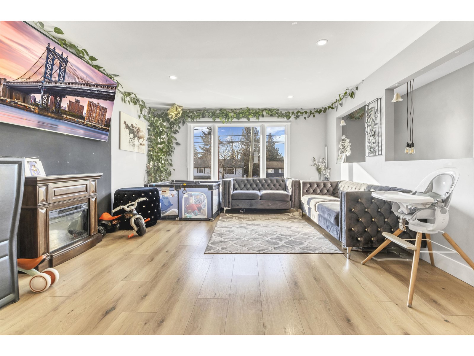 Property at 8884 116 STREET image 5