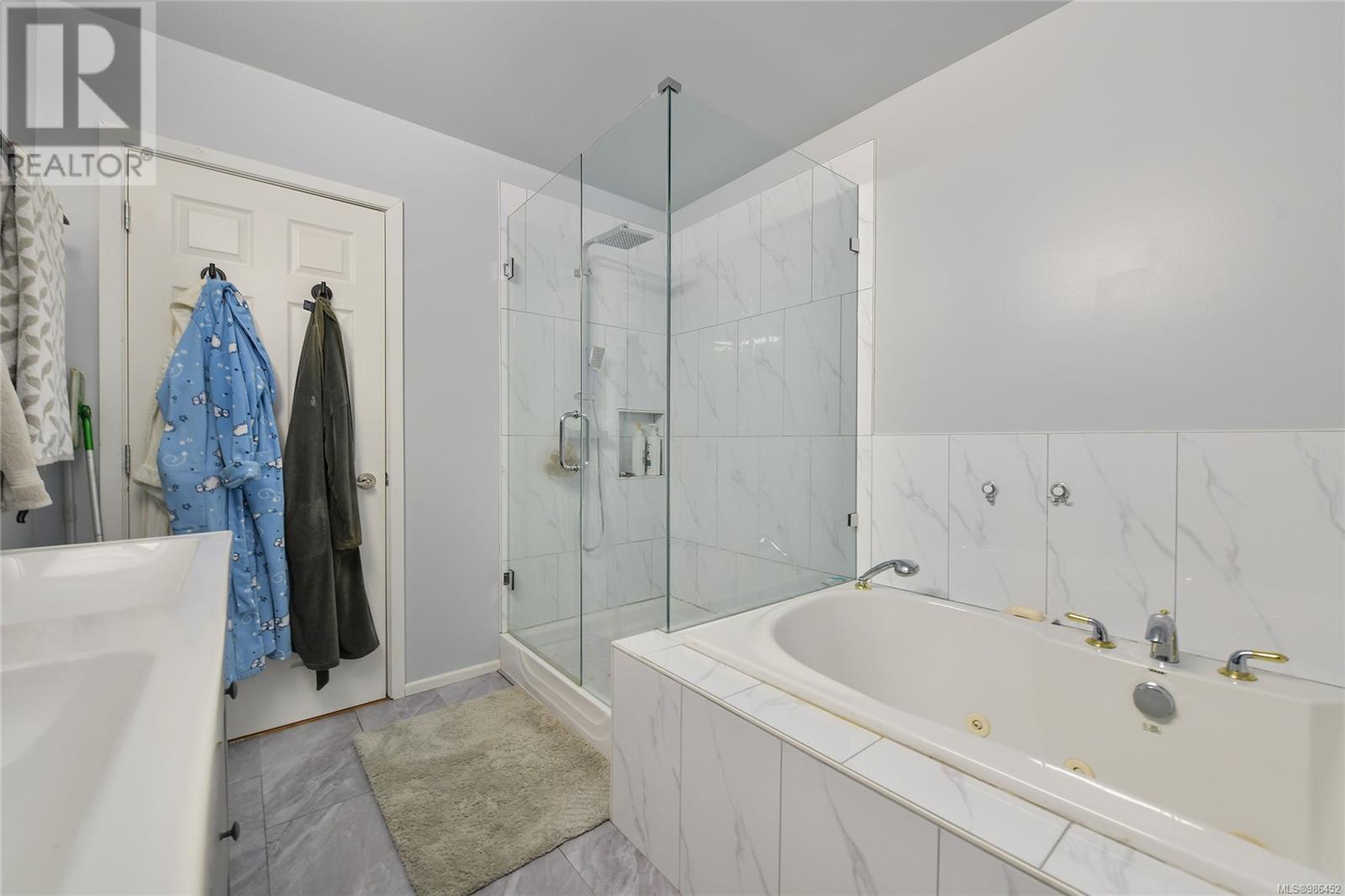 Property at 714 Charter Rd image 5