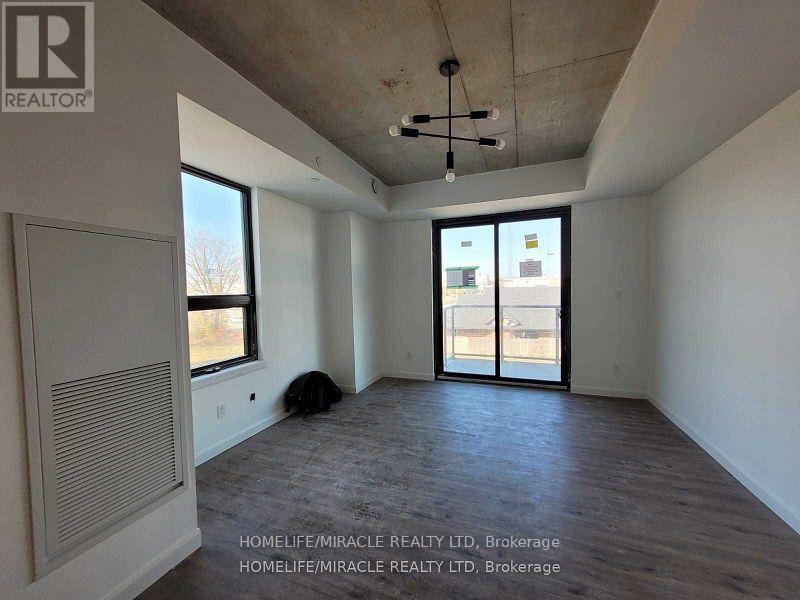 Property at 314 - 7 ERIE AVENUE image 3