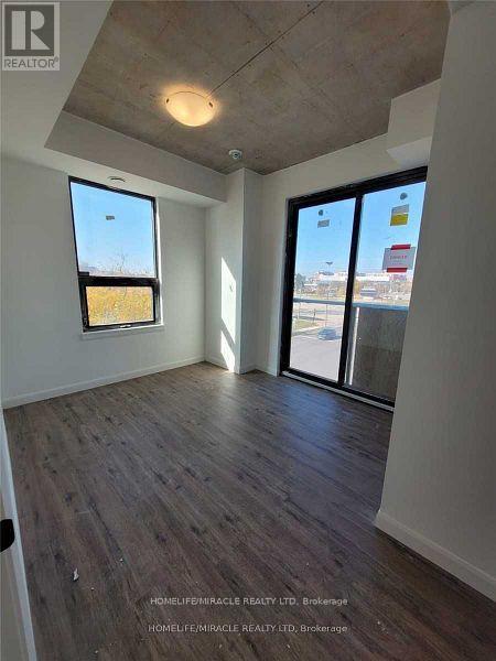 Property at 314 - 7 ERIE AVENUE image 4