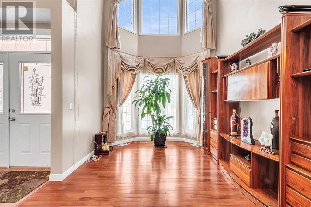 Property at 21 Hamptons Circle NW image 4