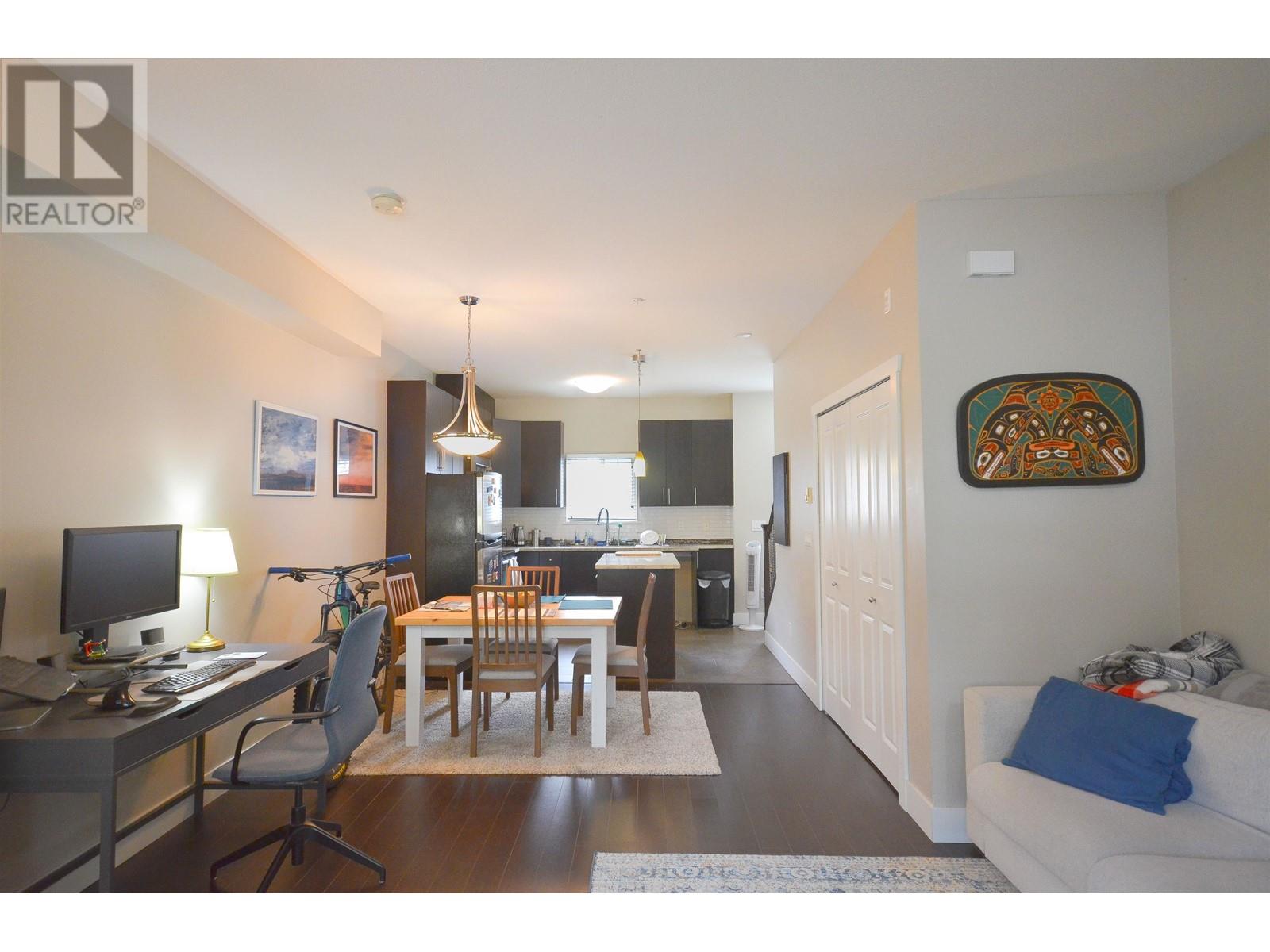 Listing Picture 4 of 18 : 219 368 ELLESMERE AVENUE, Burnaby / 本拿比 - 魯藝地產 Yvonne Lu Group - MLS Medallion Club Member