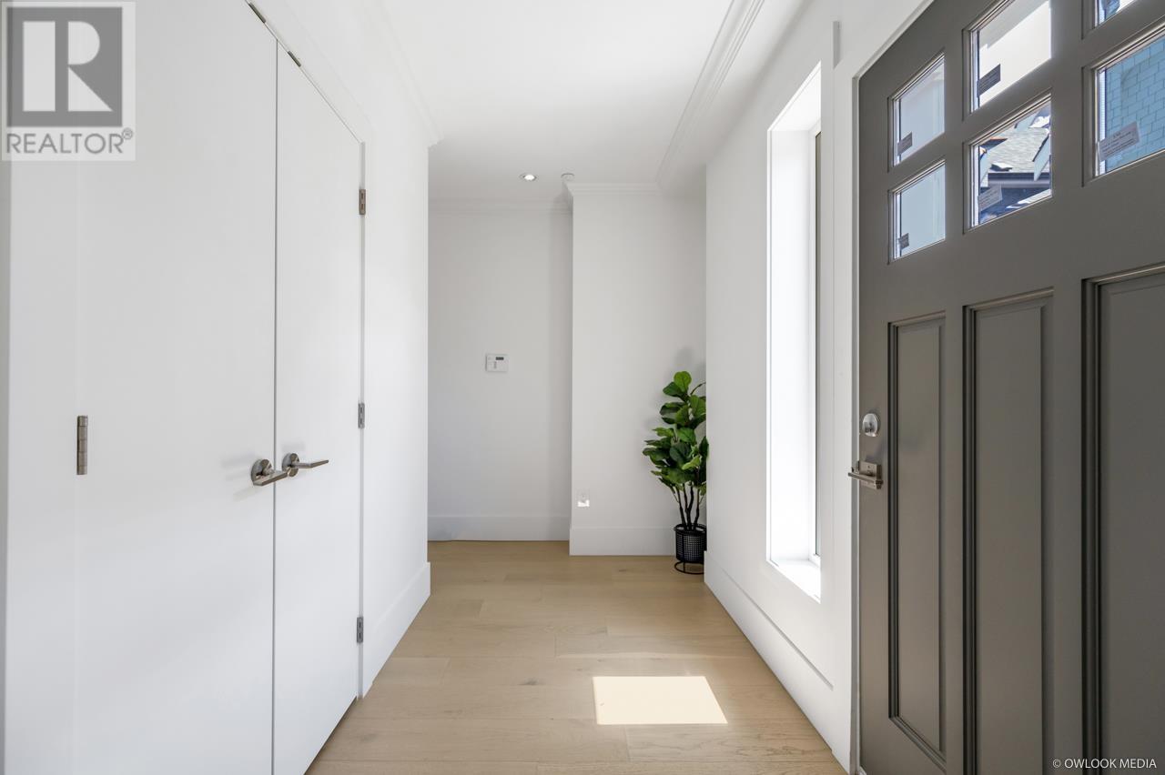 Listing Picture 27 of 28 : 1427 E 27TH AVENUE, Vancouver / 溫哥華 - 魯藝地產 Yvonne Lu Group - MLS Medallion Club Member