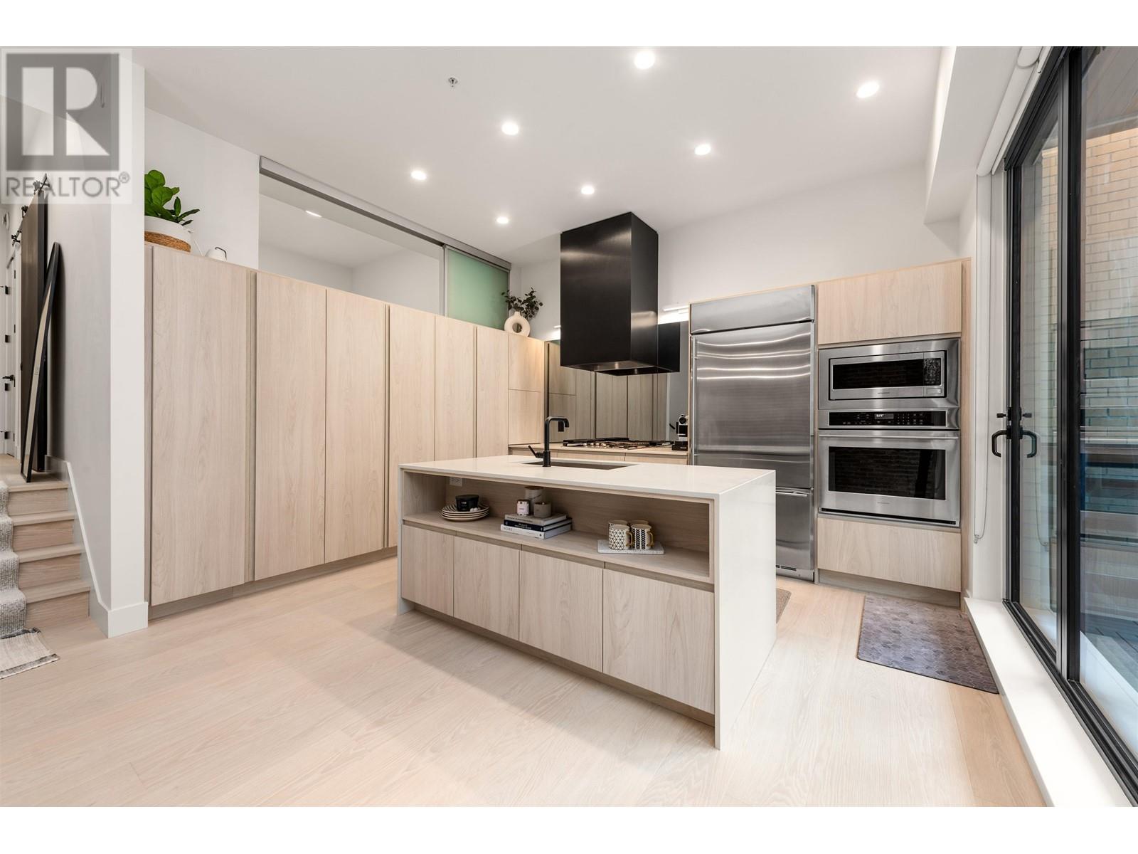 219 300 Salter Street, New Westminster, British Columbia  V3M 0L9 - Photo 3 - R2966959