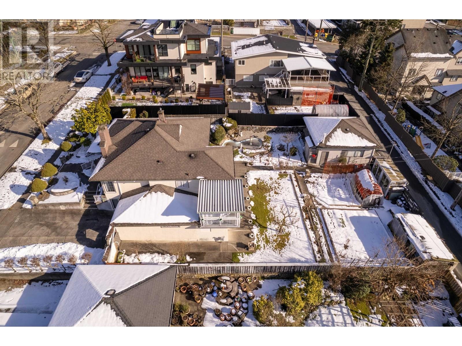 Listing Picture 4 of 26 : 3776 PANDORA STREET, Burnaby / 本拿比 - 魯藝地產 Yvonne Lu Group - MLS Medallion Club Member