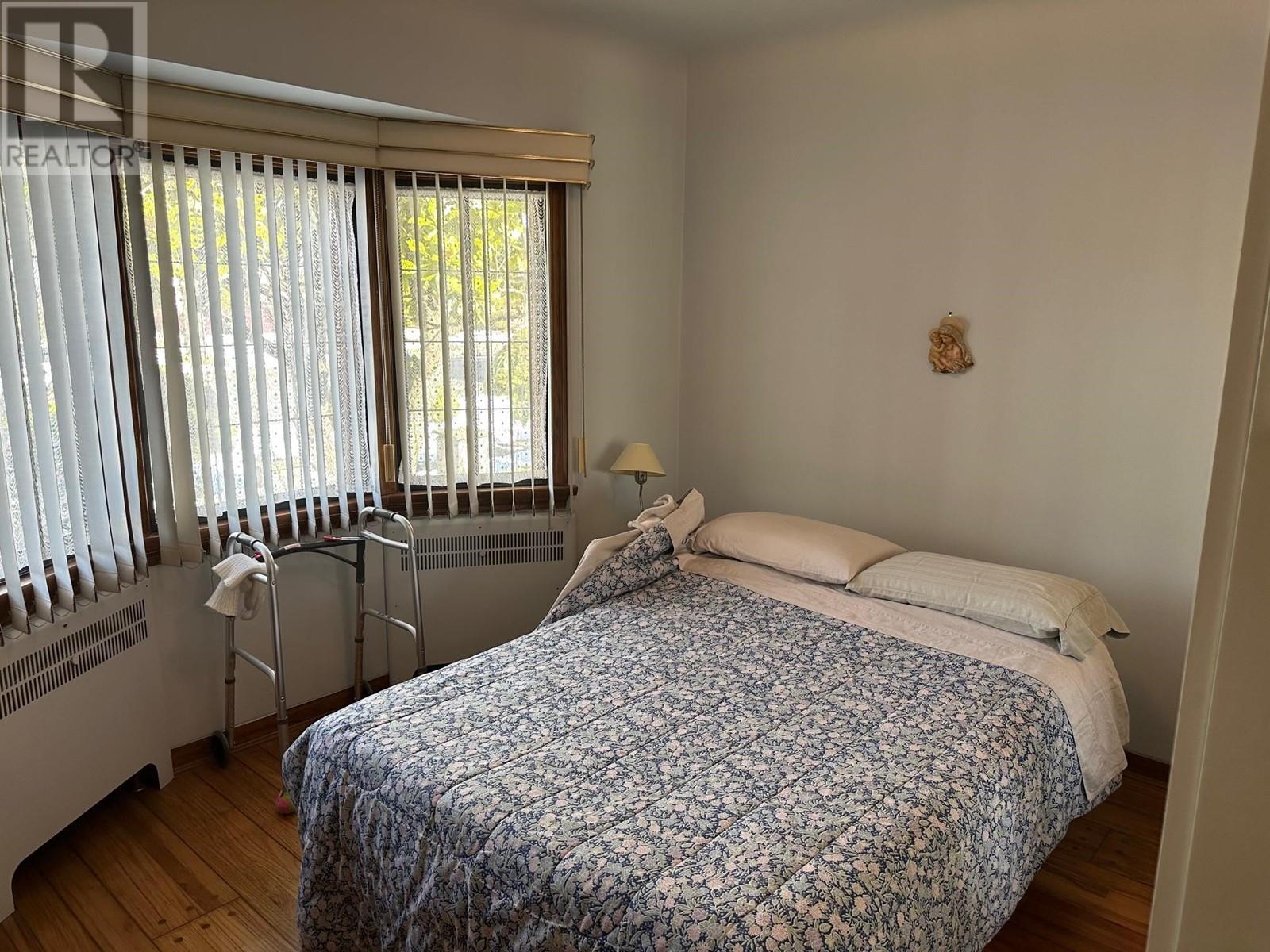 Listing Picture 16 of 26 : 3776 PANDORA STREET, Burnaby / 本拿比 - 魯藝地產 Yvonne Lu Group - MLS Medallion Club Member