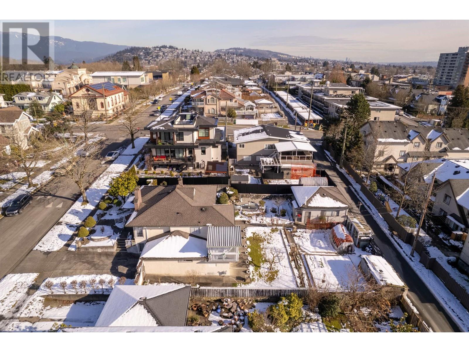 Listing Picture 3 of 26 : 3776 PANDORA STREET, Burnaby / 本拿比 - 魯藝地產 Yvonne Lu Group - MLS Medallion Club Member