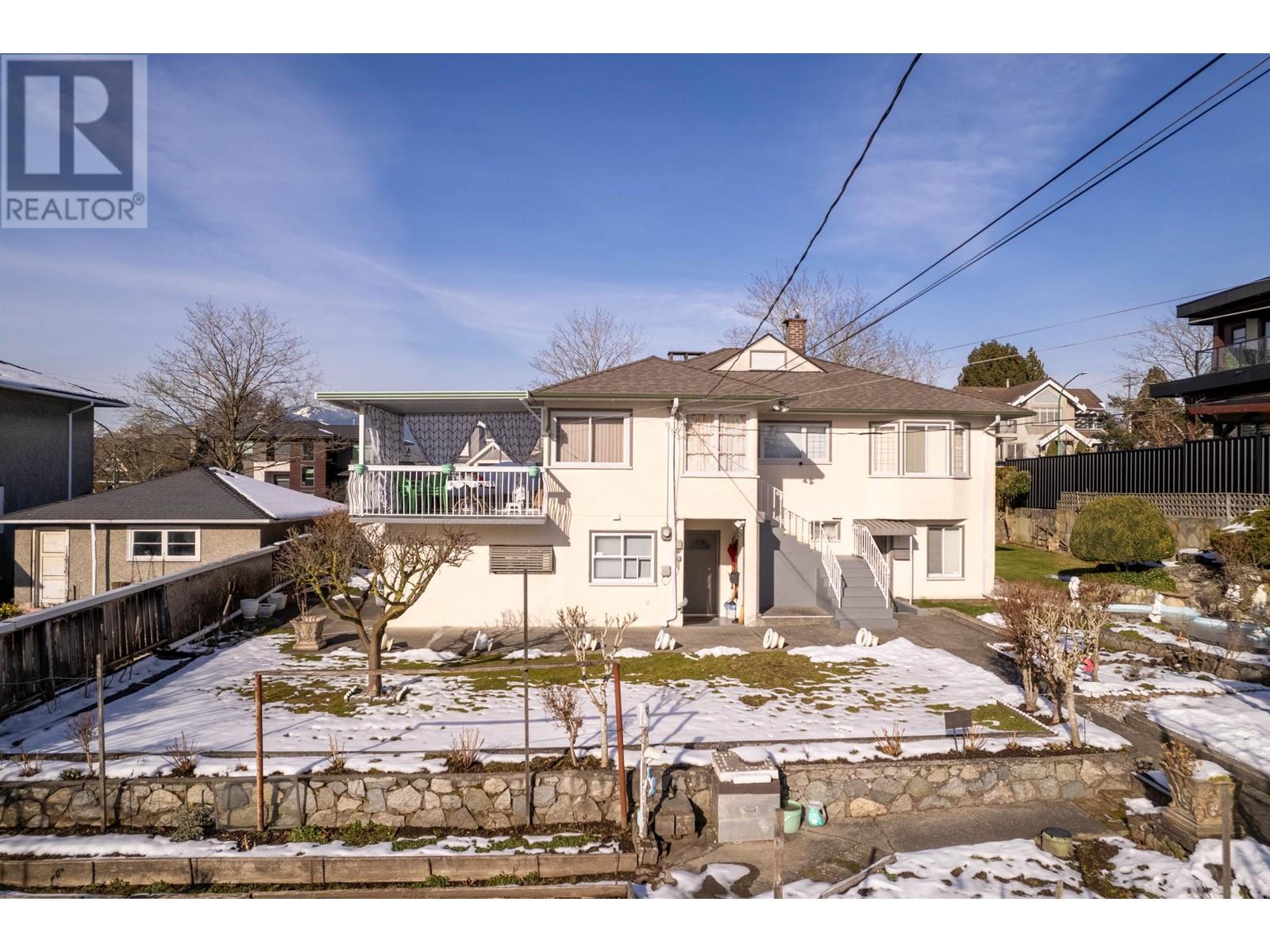 Listing Picture 12 of 26 : 3776 PANDORA STREET, Burnaby / 本拿比 - 魯藝地產 Yvonne Lu Group - MLS Medallion Club Member