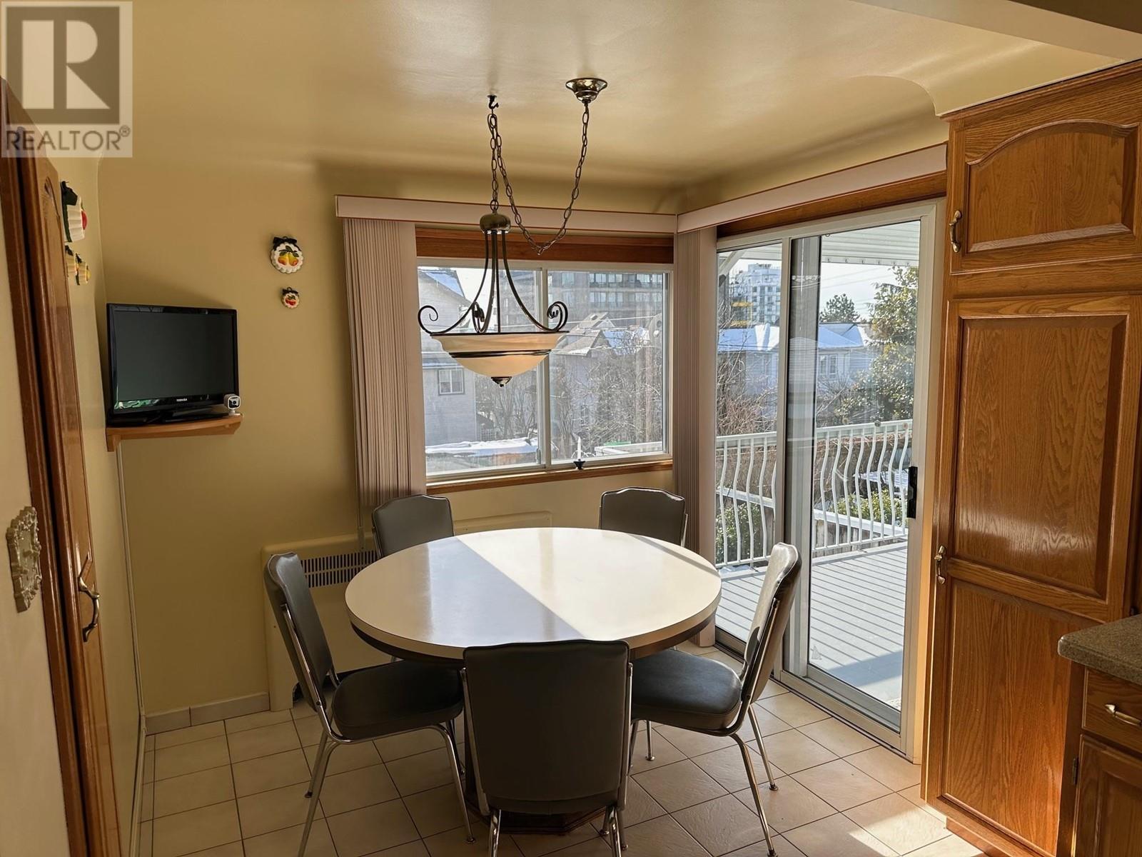 Listing Picture 20 of 26 : 3776 PANDORA STREET, Burnaby / 本拿比 - 魯藝地產 Yvonne Lu Group - MLS Medallion Club Member