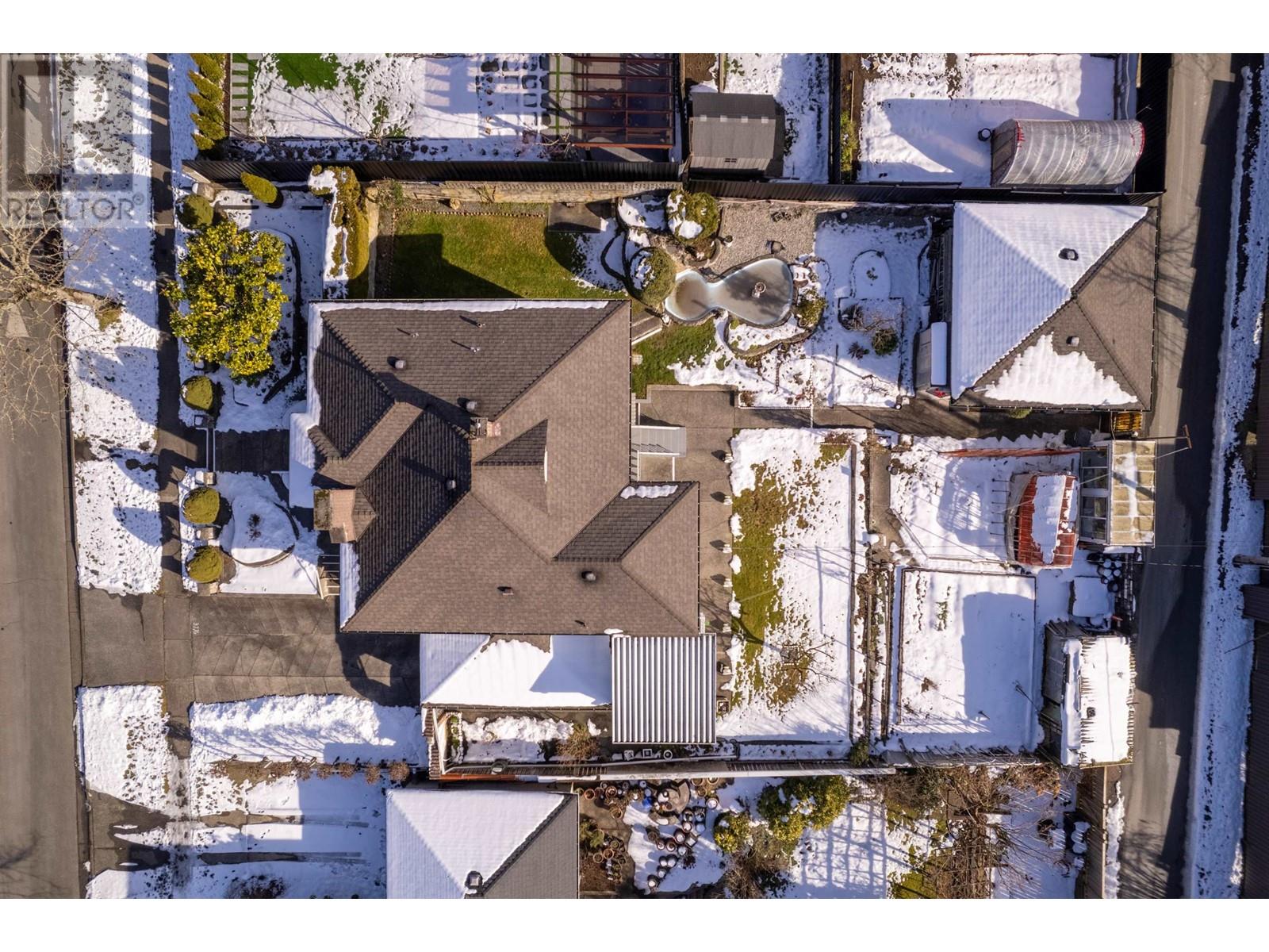 Listing Picture 11 of 26 : 3776 PANDORA STREET, Burnaby / 本拿比 - 魯藝地產 Yvonne Lu Group - MLS Medallion Club Member