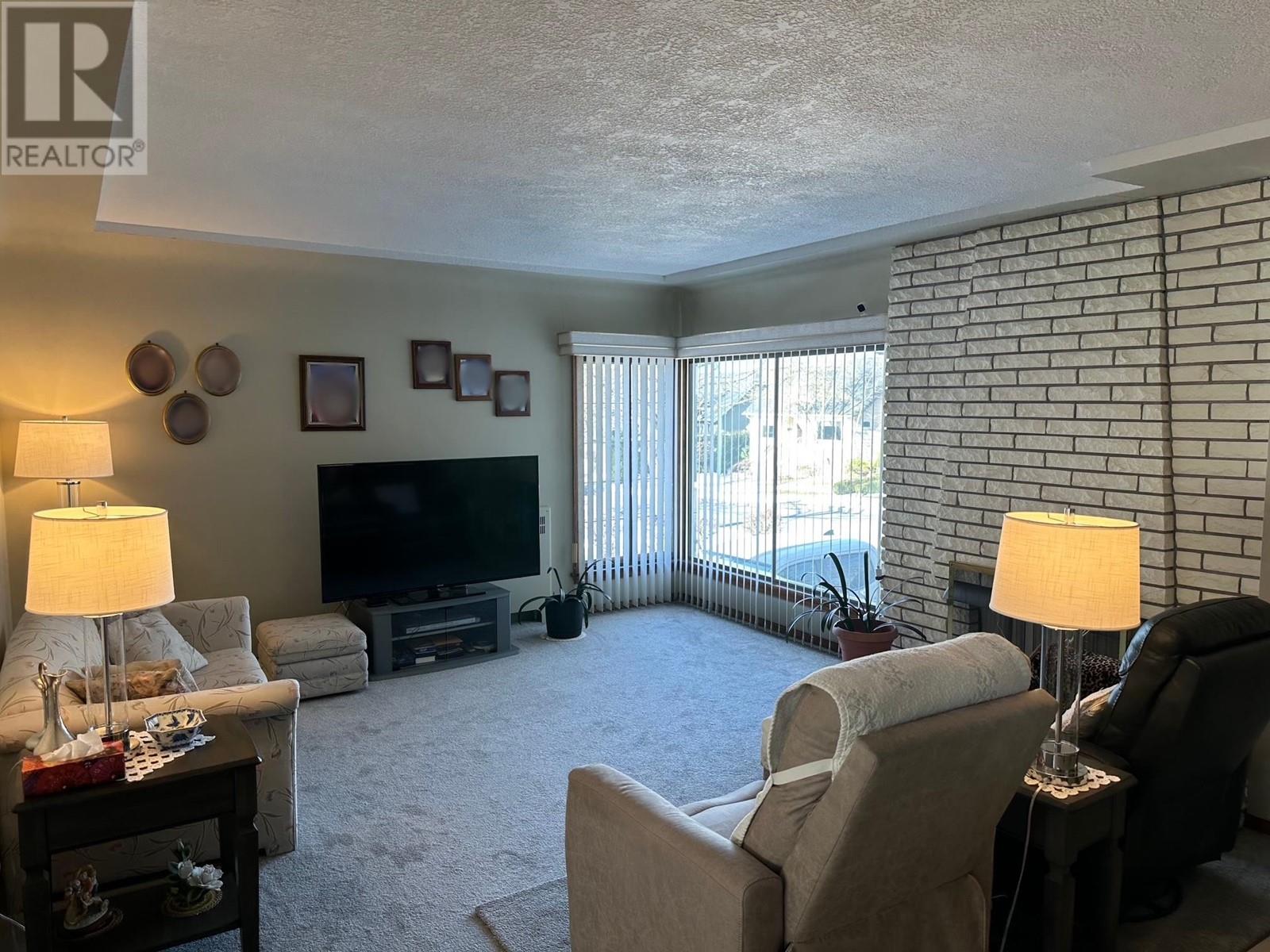 Listing Picture 13 of 26 : 3776 PANDORA STREET, Burnaby / 本拿比 - 魯藝地產 Yvonne Lu Group - MLS Medallion Club Member